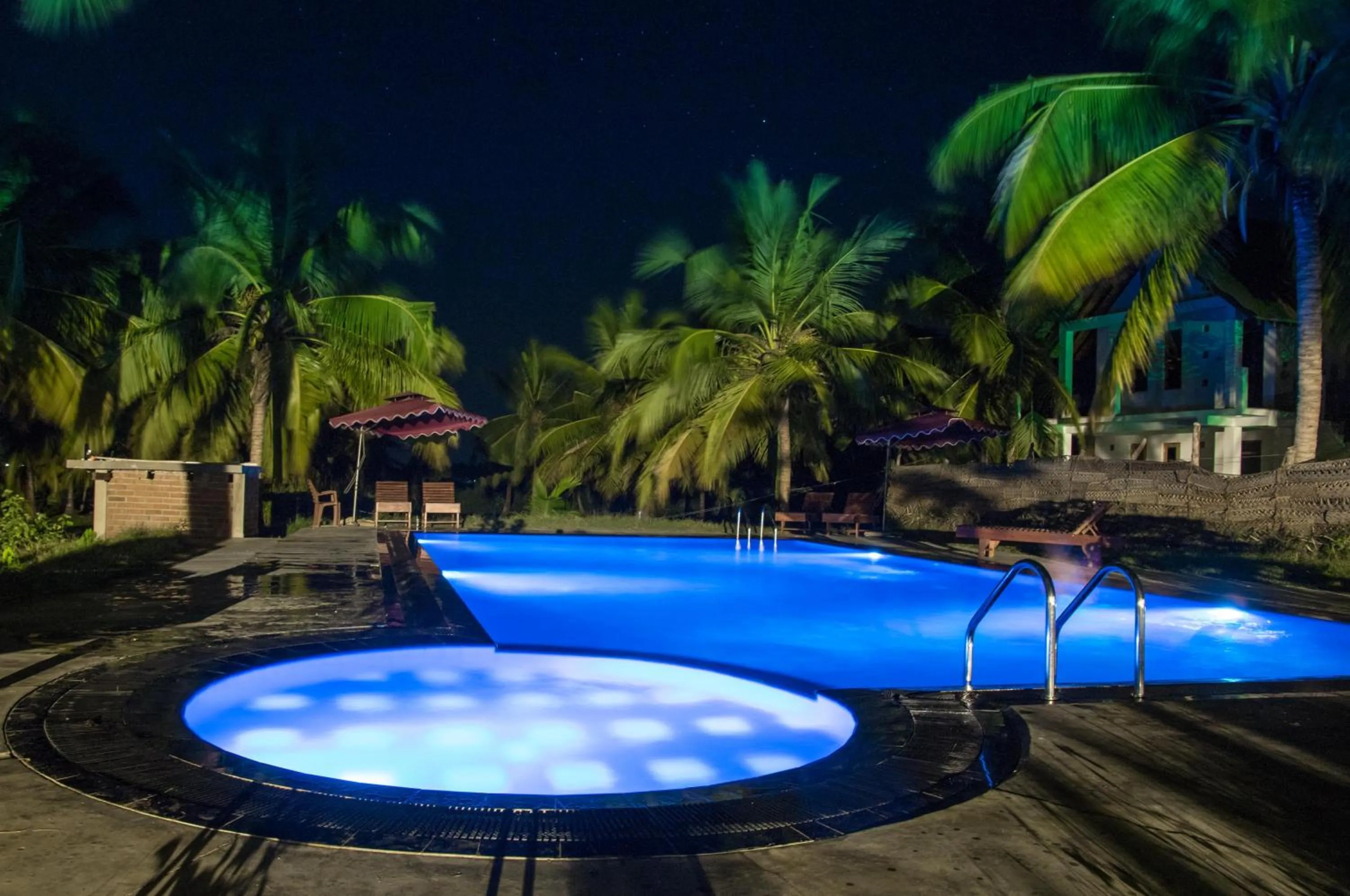 Swimming pool in The Coconut Gardens Hotel & Restaurant