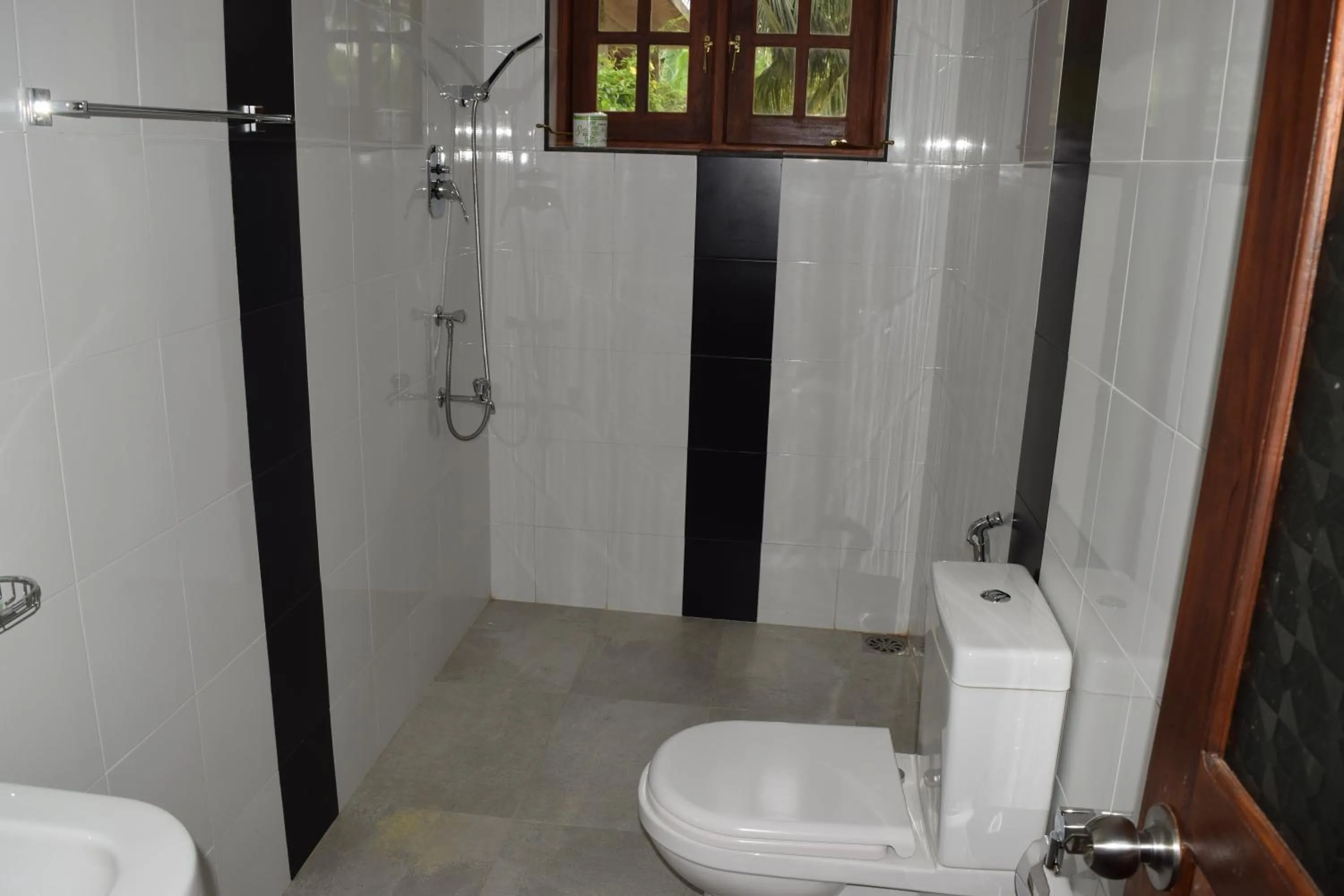 Bathroom in The Coconut Gardens Hotel & Restaurant