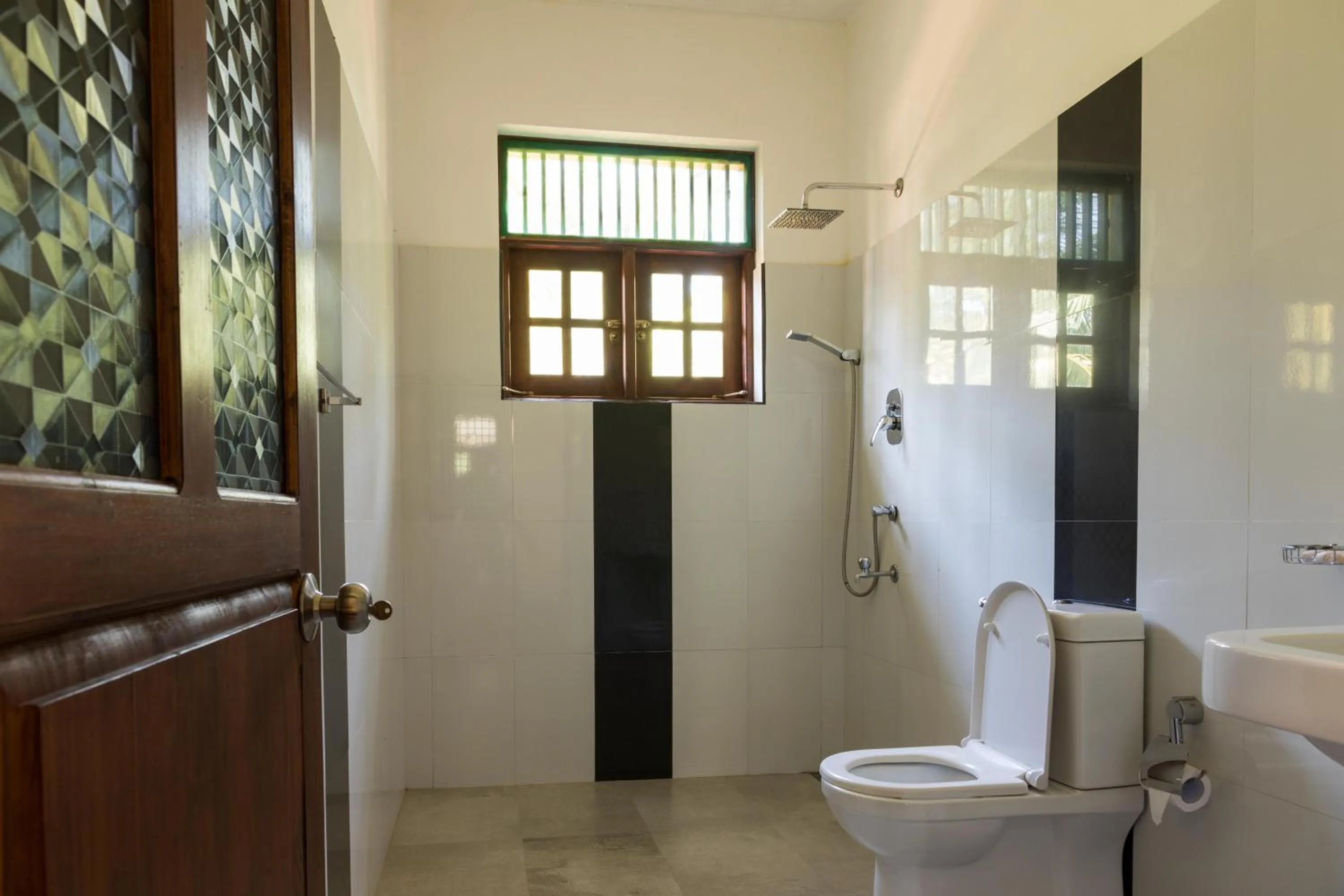 Bathroom in The Coconut Gardens Hotel & Restaurant