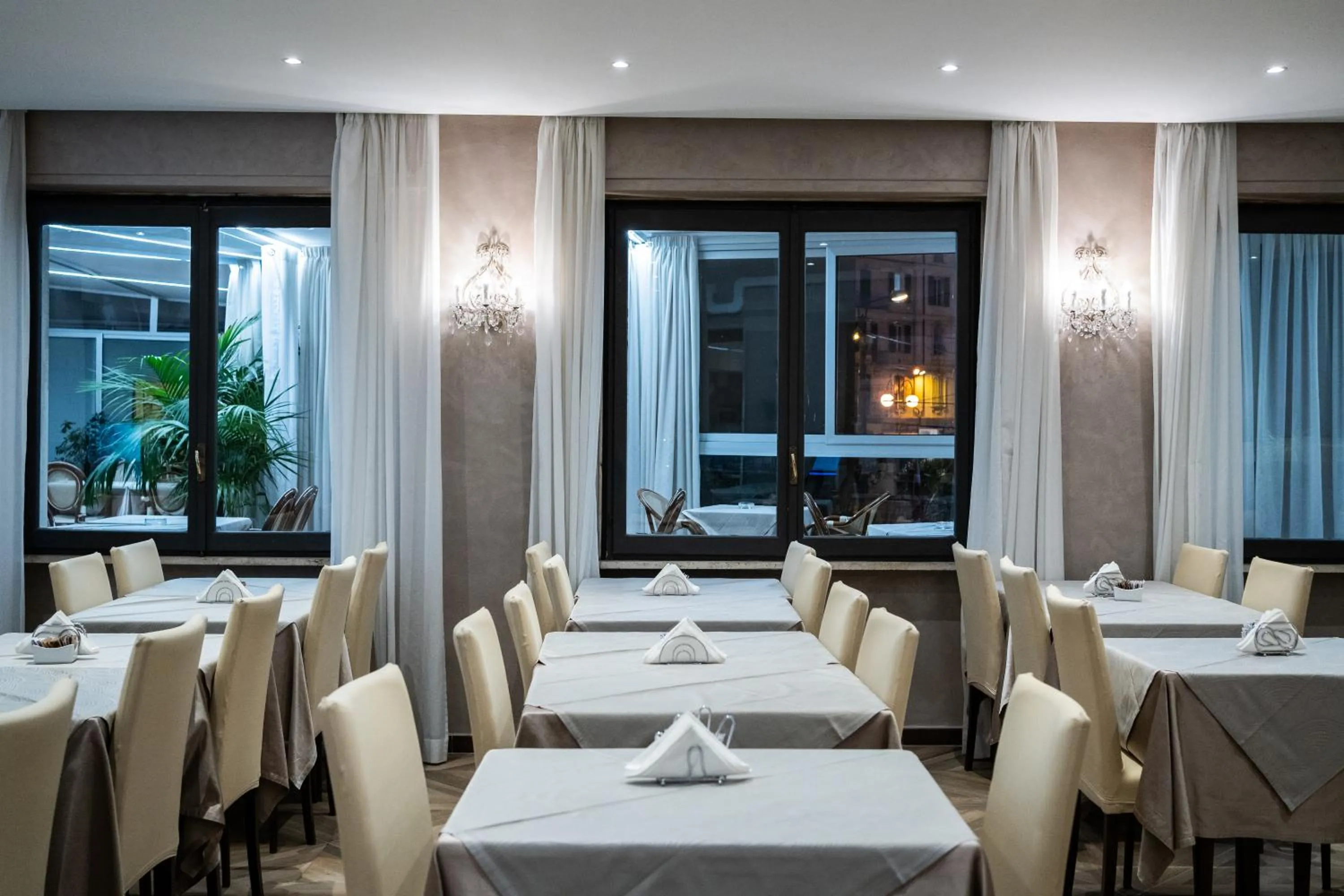 Breakfast in Hotel Globo Suite-Correnti hotels