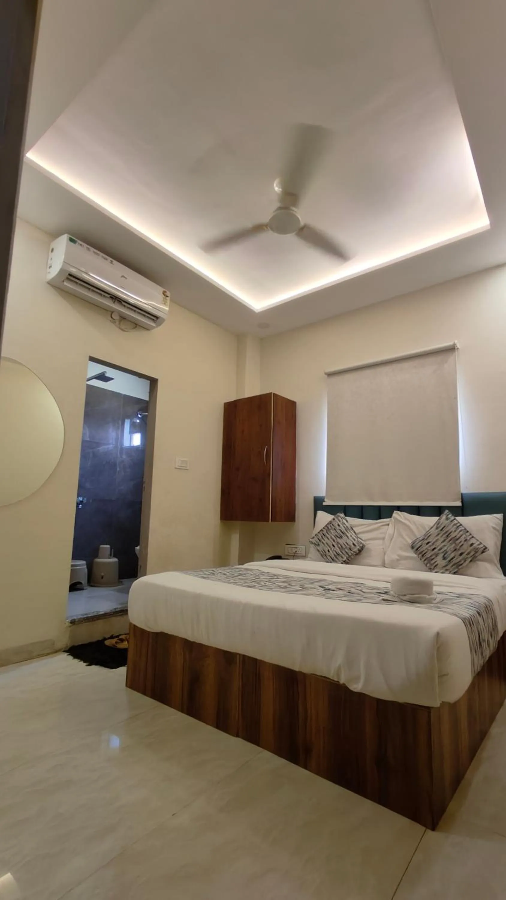 Property building, Bed in Hotel One Stay