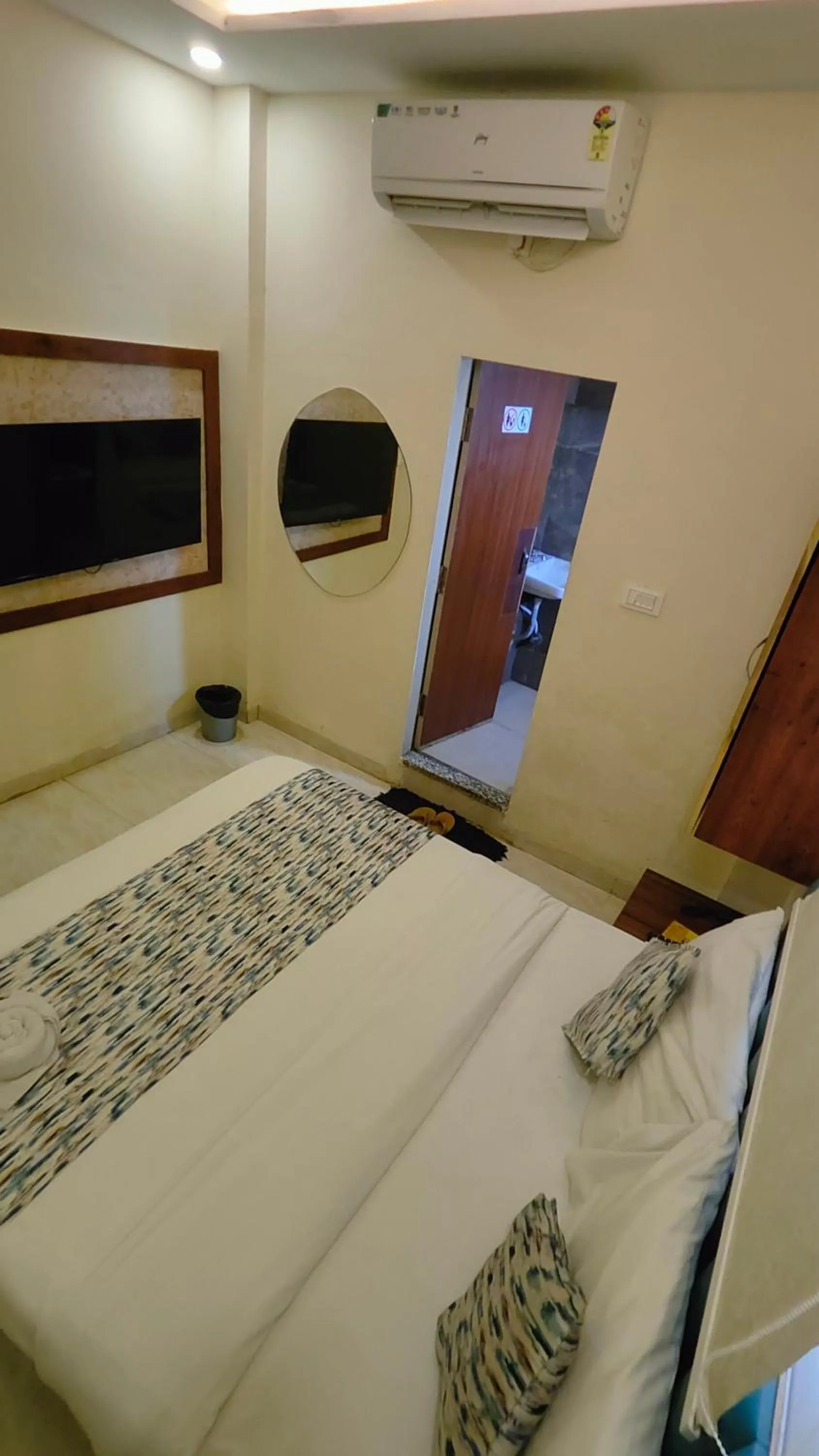 Property building, Bed in Hotel One Stay