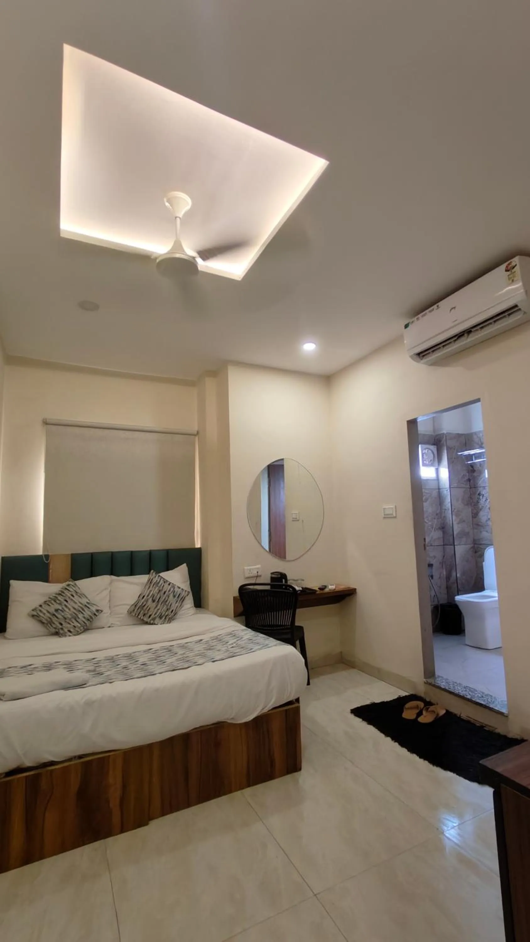 Property building, Bed in Hotel One Stay