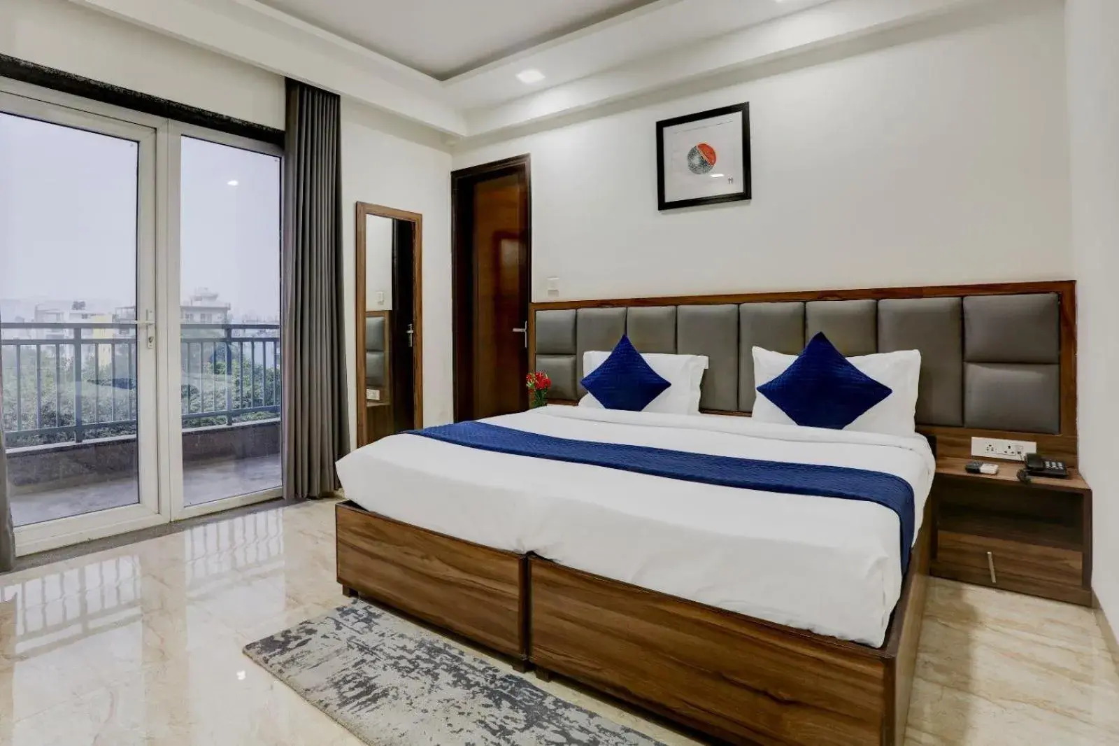 Balcony/Terrace, Bed in Hotel Grey Medicity Modern Rooms, Prime Location, Affordable Rates I Near Medanta Balcony/Terrace, Bed in Hotel Grey Medicity Modern Rooms, Prime Location, Affordable Rates I Near Medanta