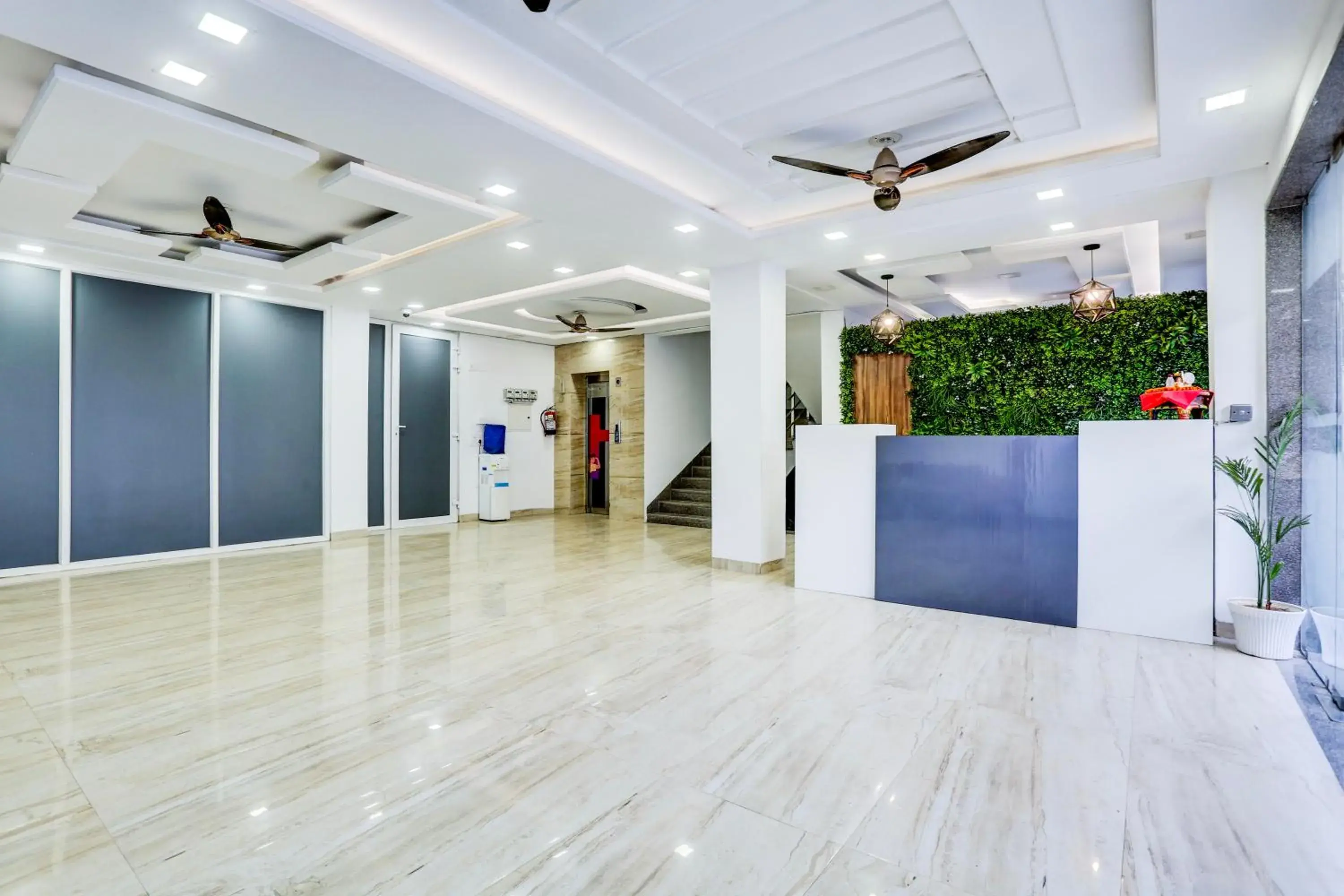 Lobby or reception in Hotel Grey Medicity Modern Rooms, Prime Location, Affordable Rates I Near Medanta Lobby or reception in Hotel Grey Medicity Modern Rooms, Prime Location, Affordable Rates I Near Medanta