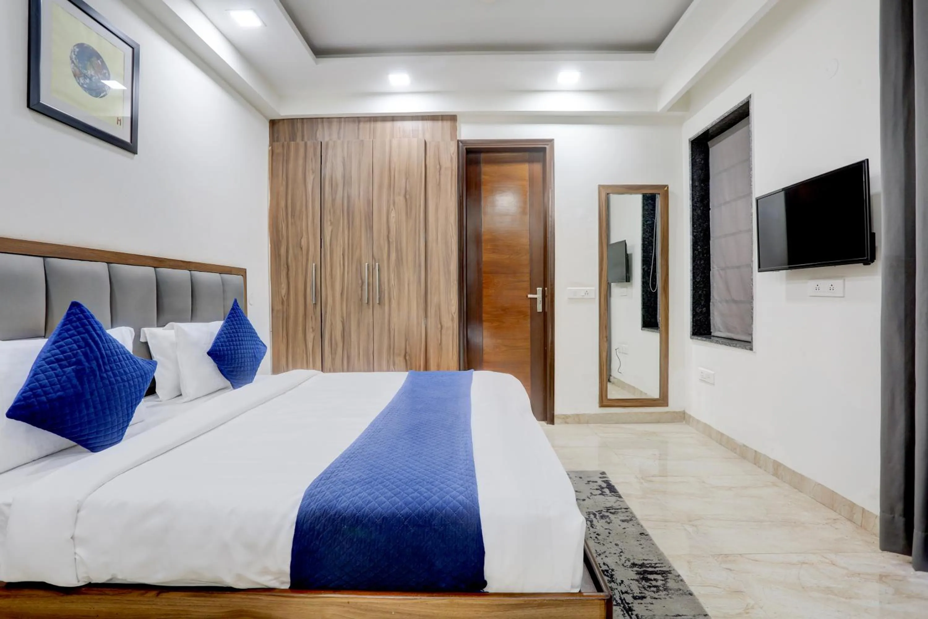Bed in Hotel Grey Medicity Modern Rooms, Prime Location, Affordable Rates I Near Medanta