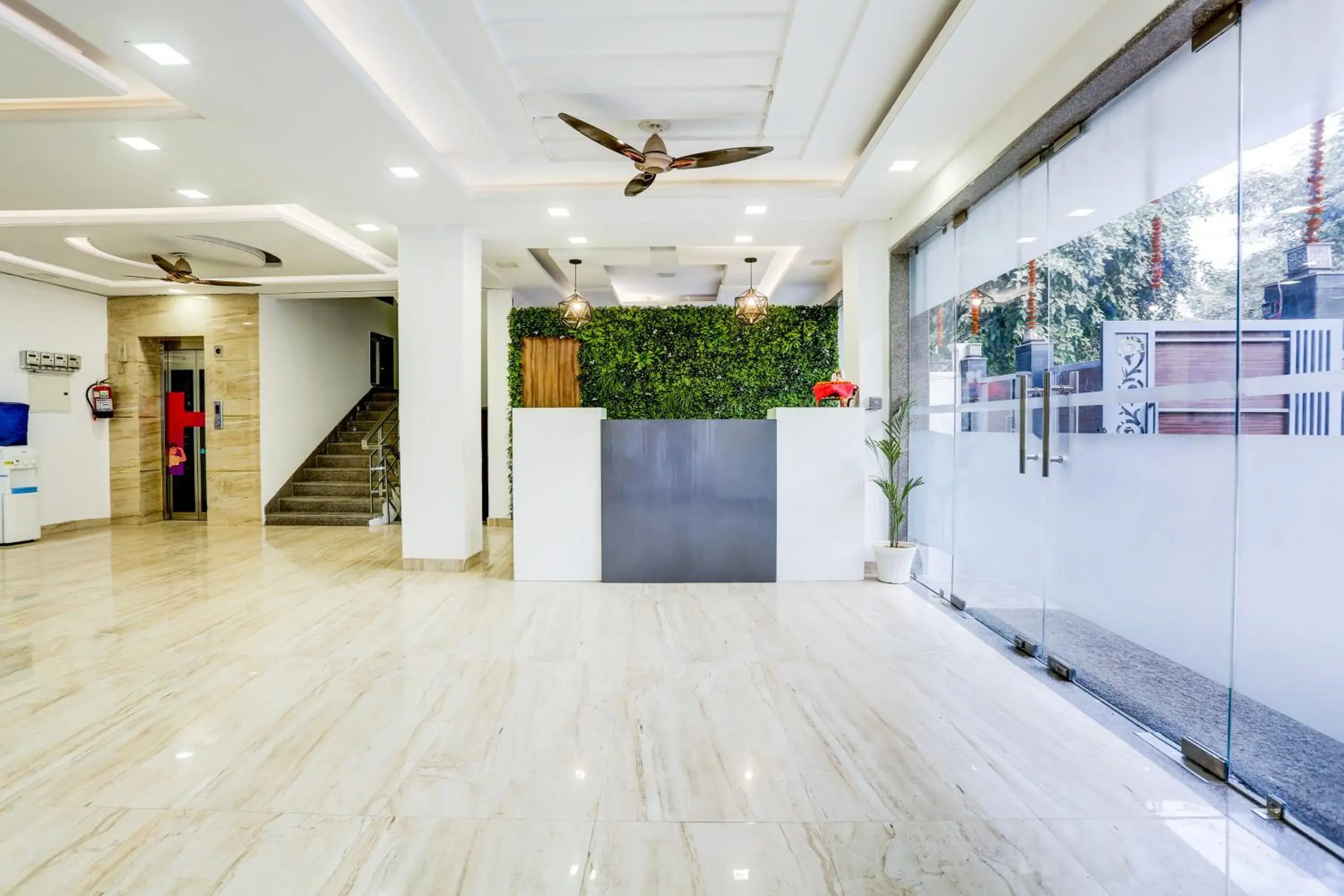 Lobby or reception in Hotel Grey Medicity Modern Rooms, Prime Location, Affordable Rates I Near Medanta Lobby or reception in Hotel Grey Medicity Modern Rooms, Prime Location, Affordable Rates I Near Medanta