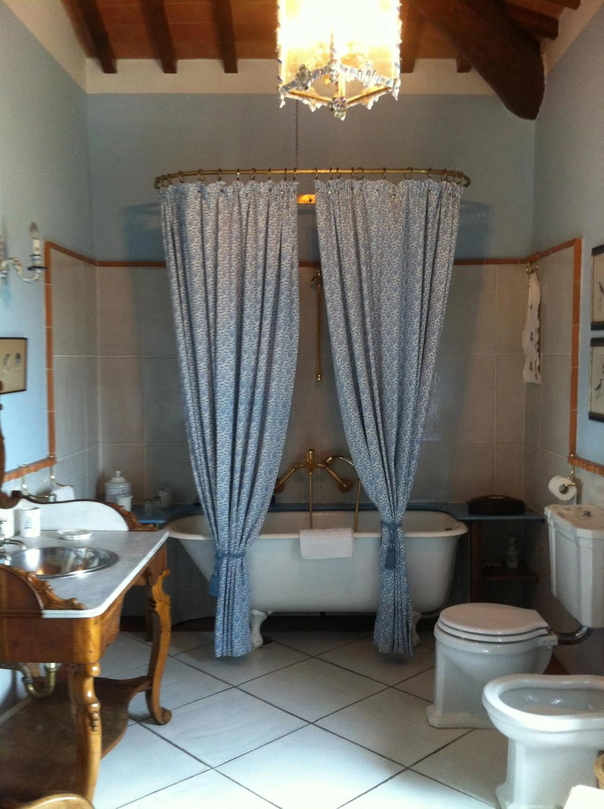 Bathroom in La Casa Gialla