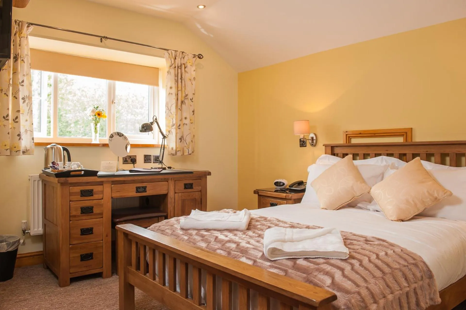 Bed in The Little Crown Inn