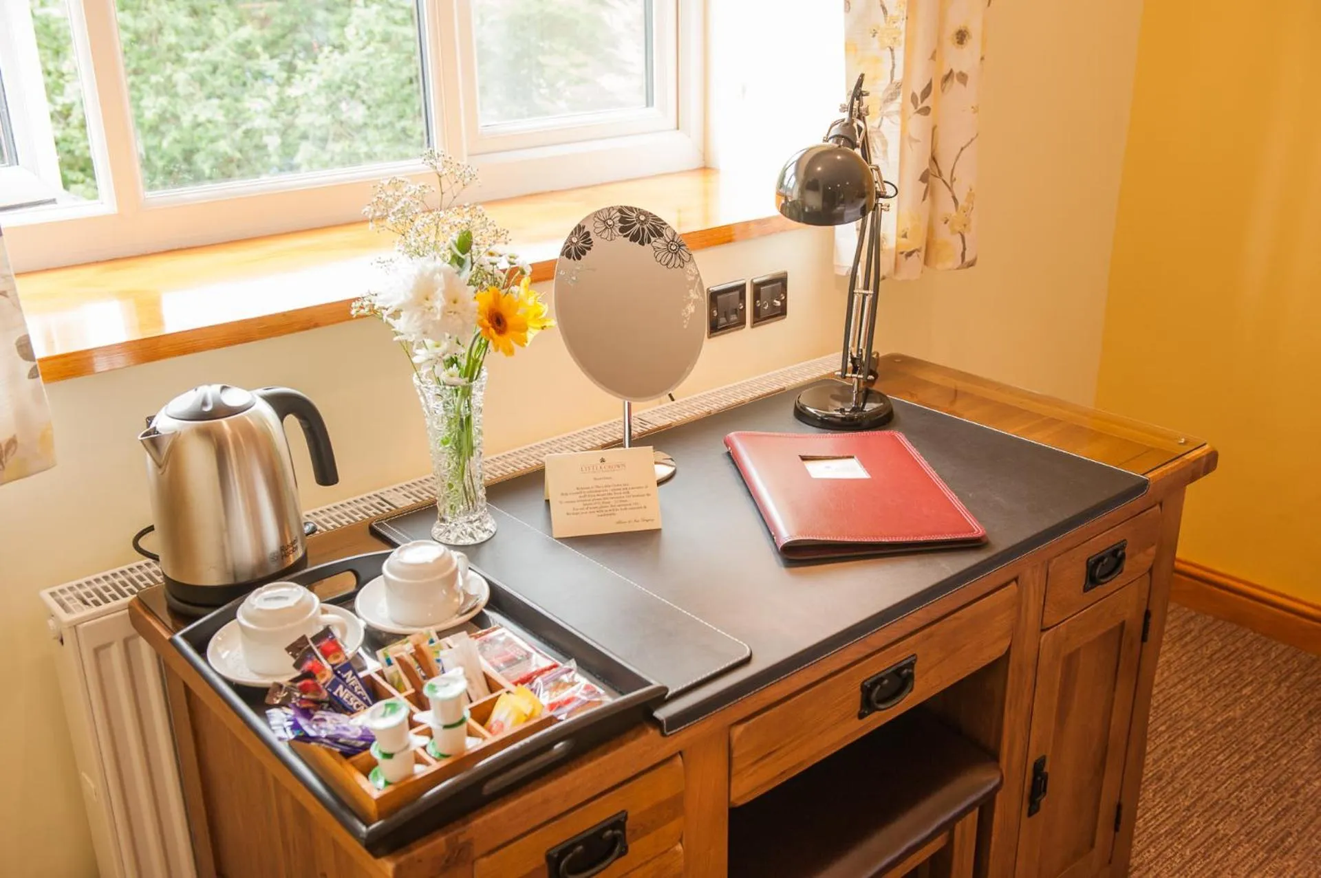 Coffee/tea facilities in The Little Crown Inn