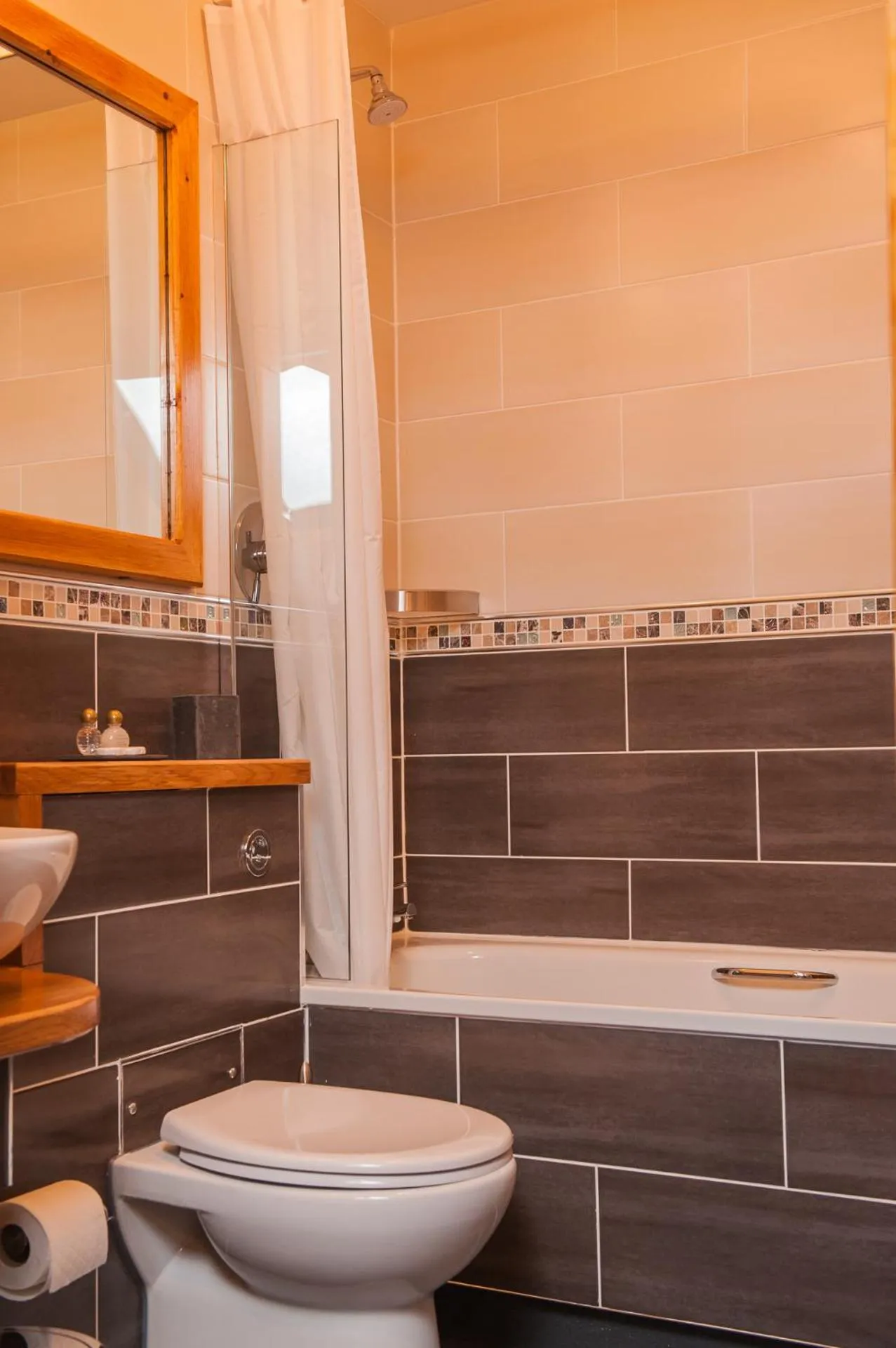 Bathroom in The Little Crown Inn