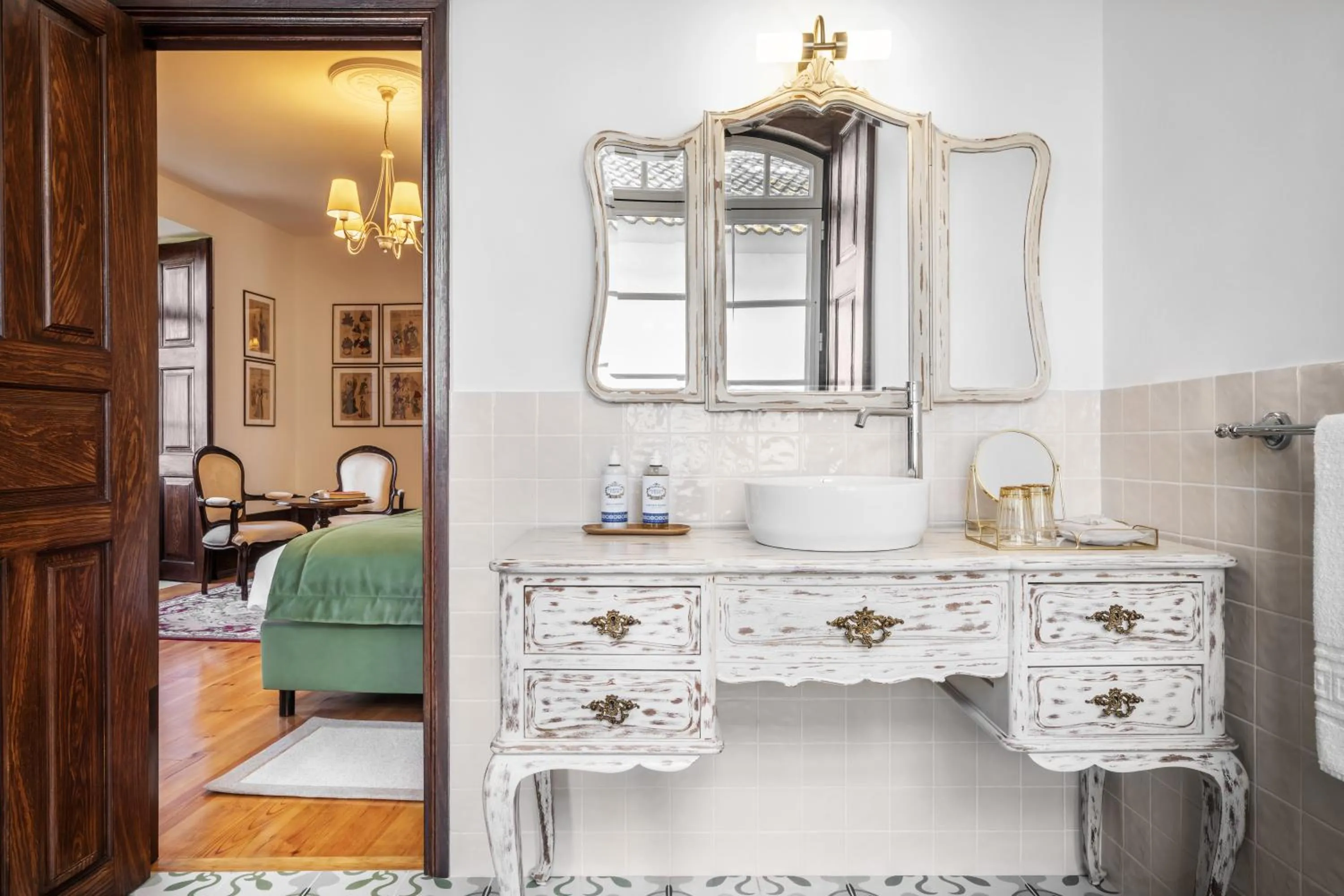 Bathroom, Bed in Solar das Tilias - Historic House