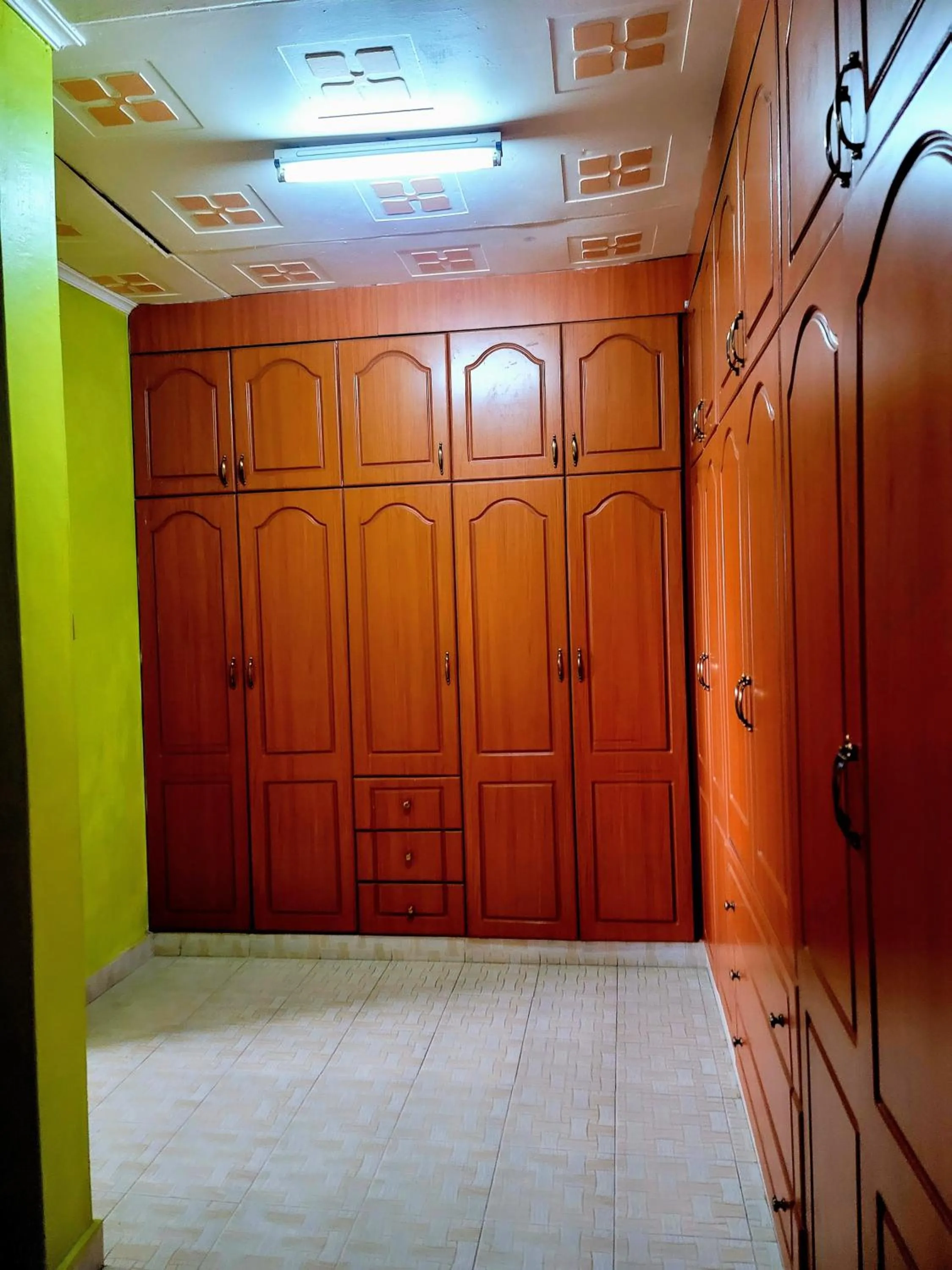 wardrobe in Apex Resort