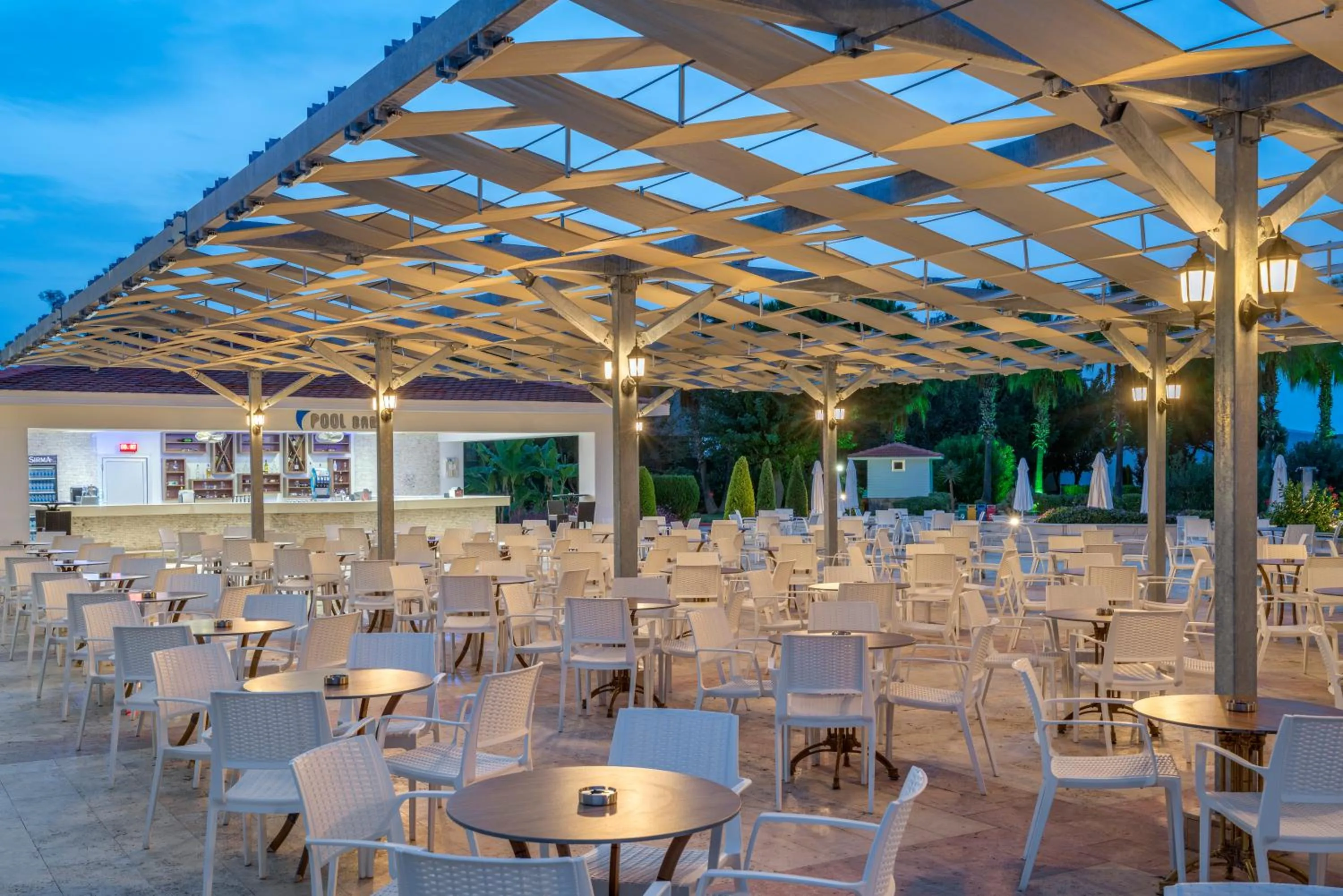 Garden in Green Max Hotel