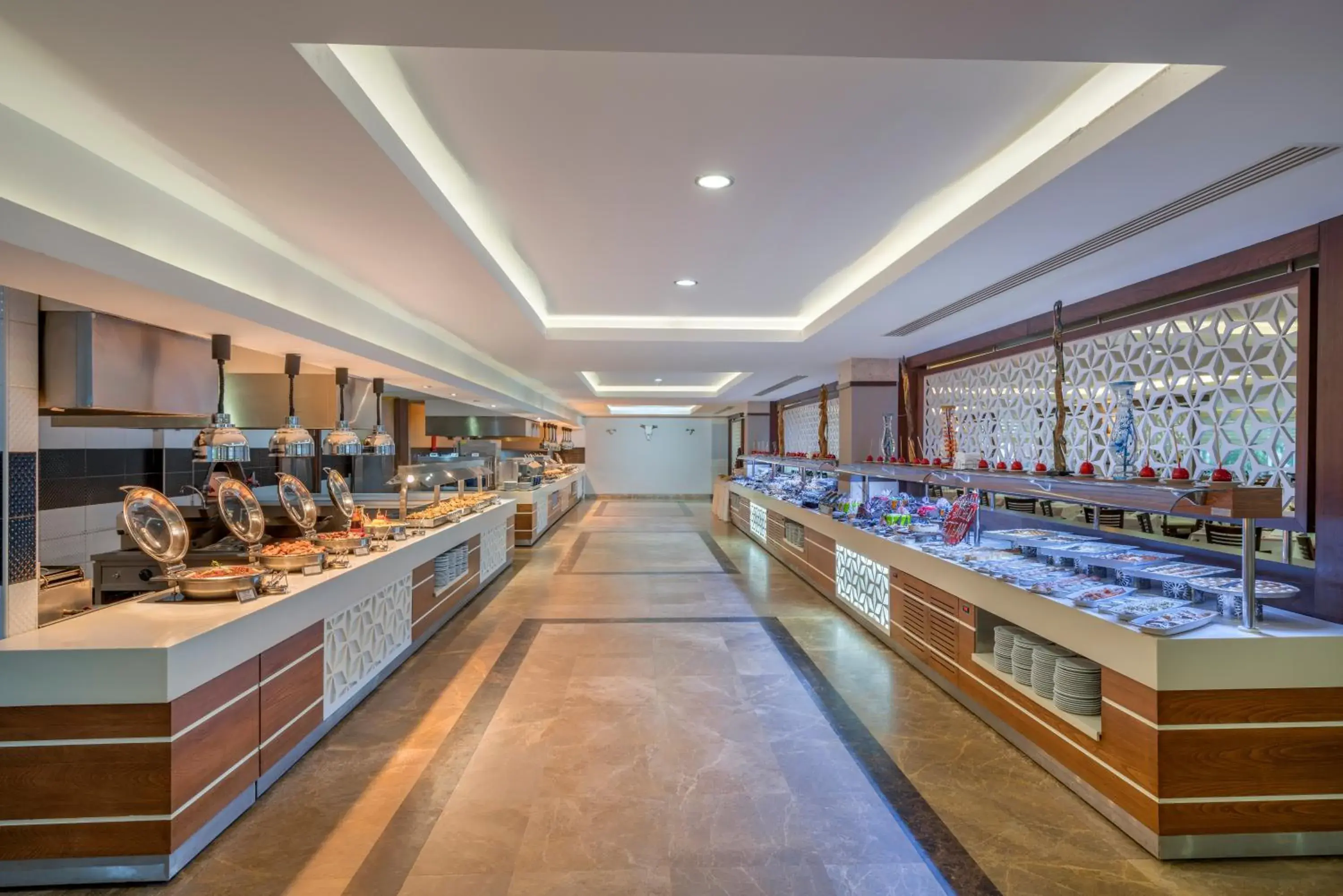 Restaurant/places to eat in Green Max Hotel Restaurant/places to eat in Green Max Hotel