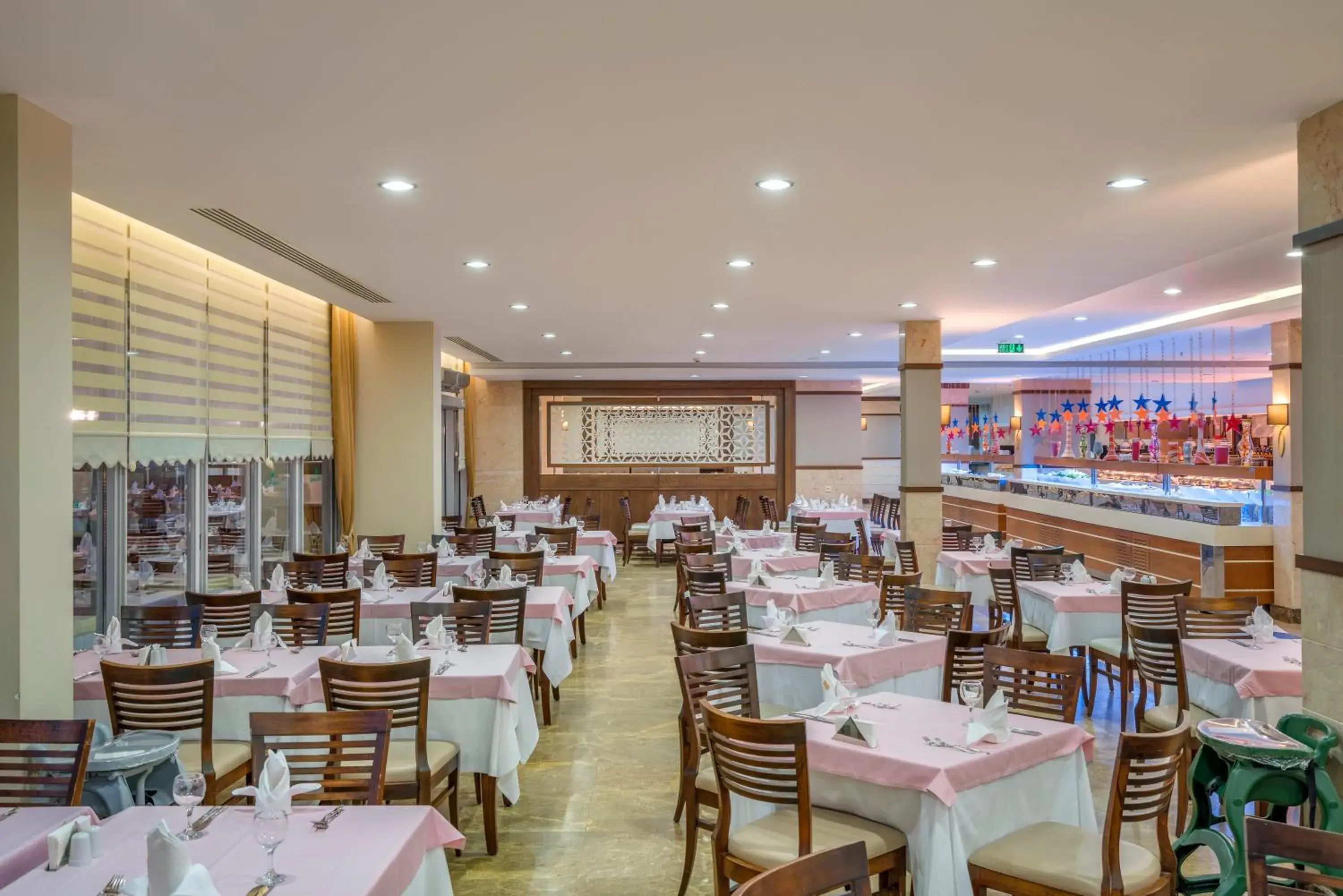 Restaurant/places to eat in Green Max Hotel Restaurant/places to eat in Green Max Hotel