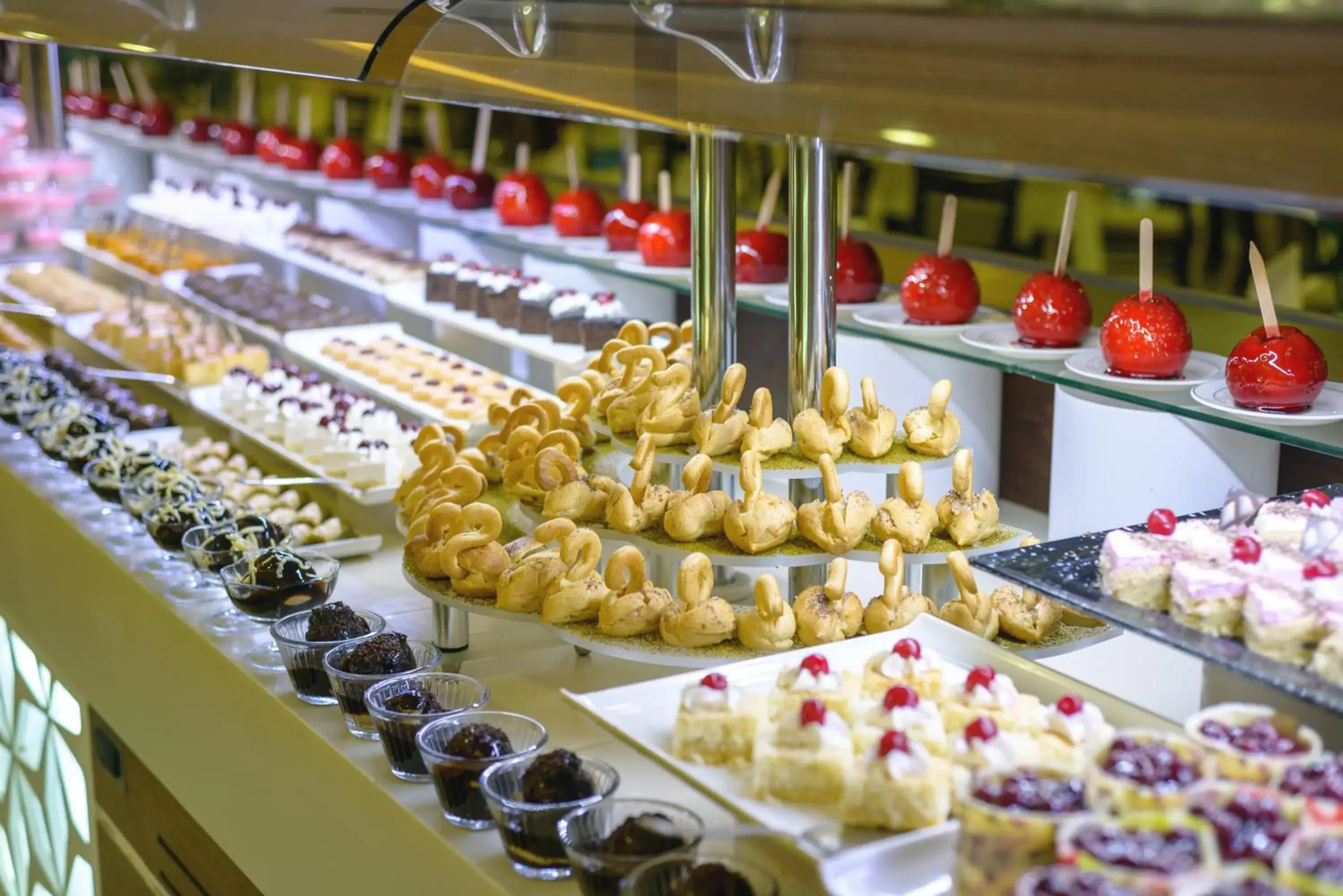 Restaurant/places to eat in Green Max Hotel Restaurant/places to eat in Green Max Hotel