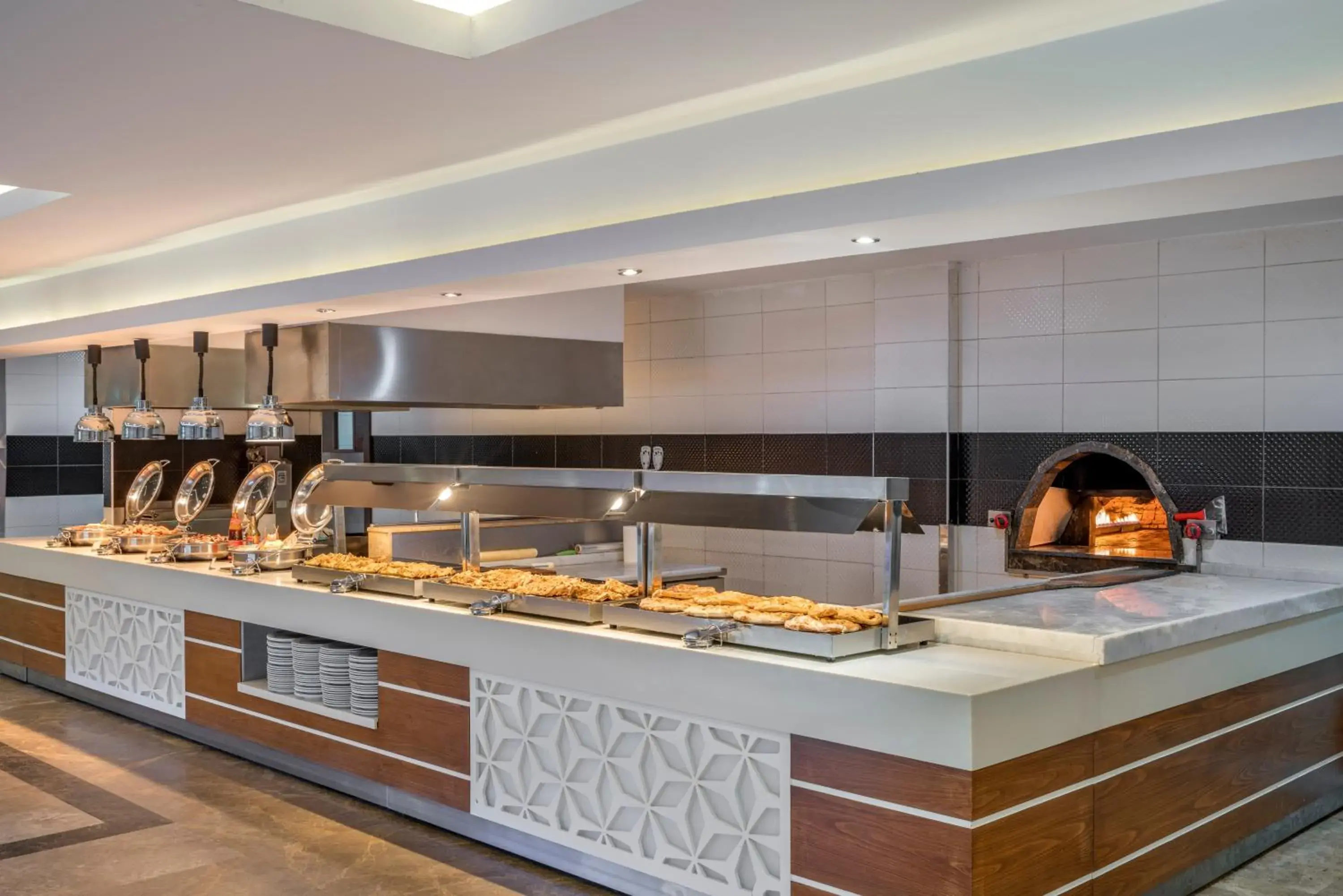 Restaurant/places to eat in Green Max Hotel Restaurant/places to eat in Green Max Hotel