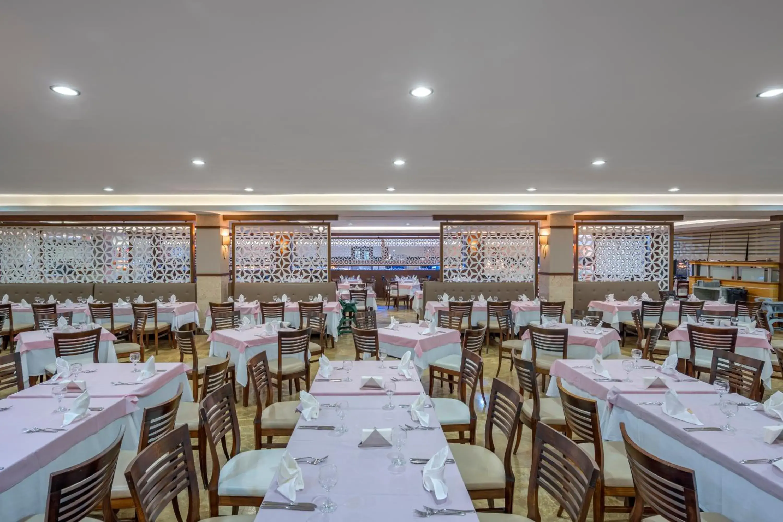 Restaurant/places to eat in Green Max Hotel Restaurant/places to eat in Green Max Hotel