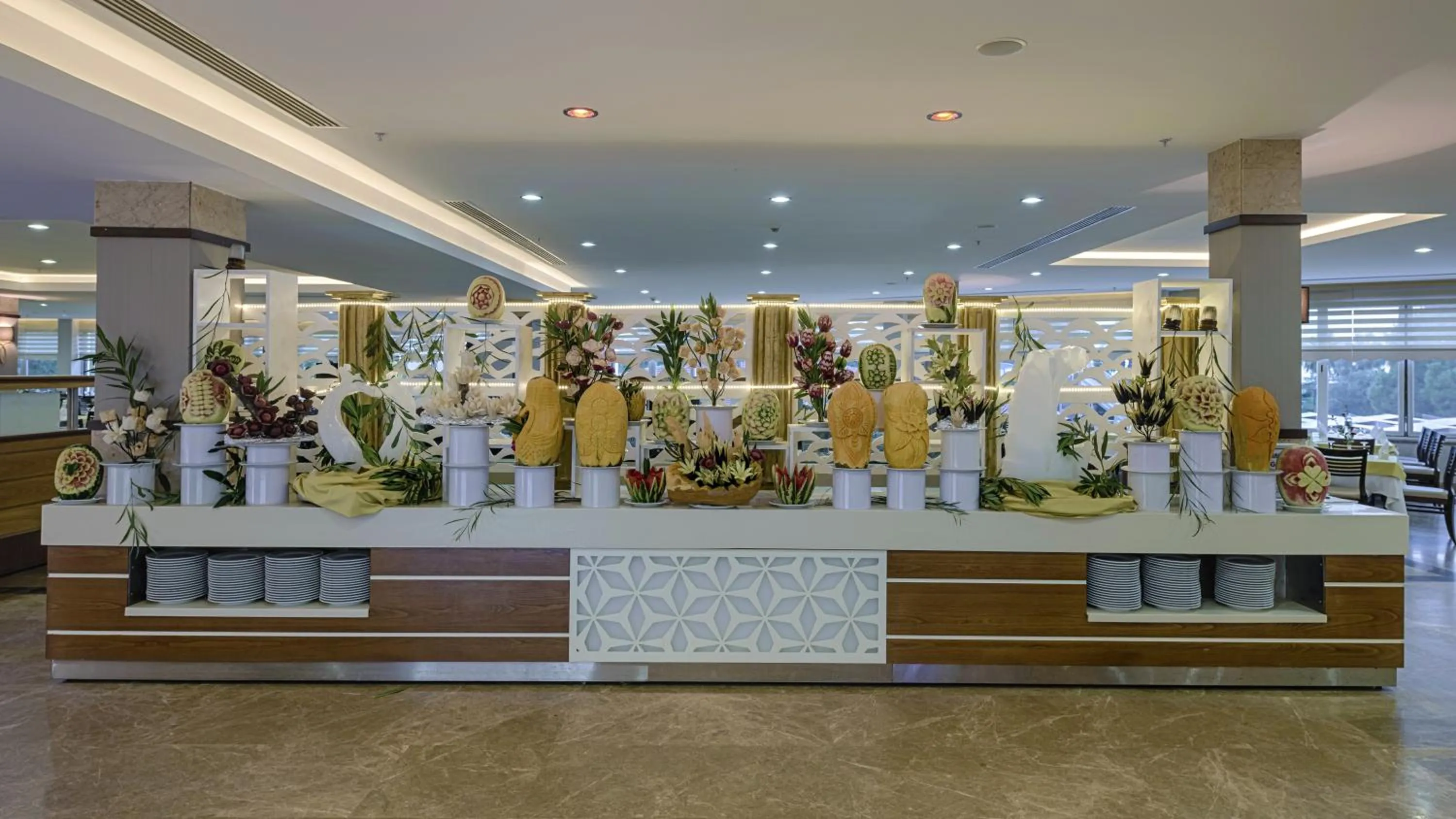 Food and drinks in Green Max Hotel