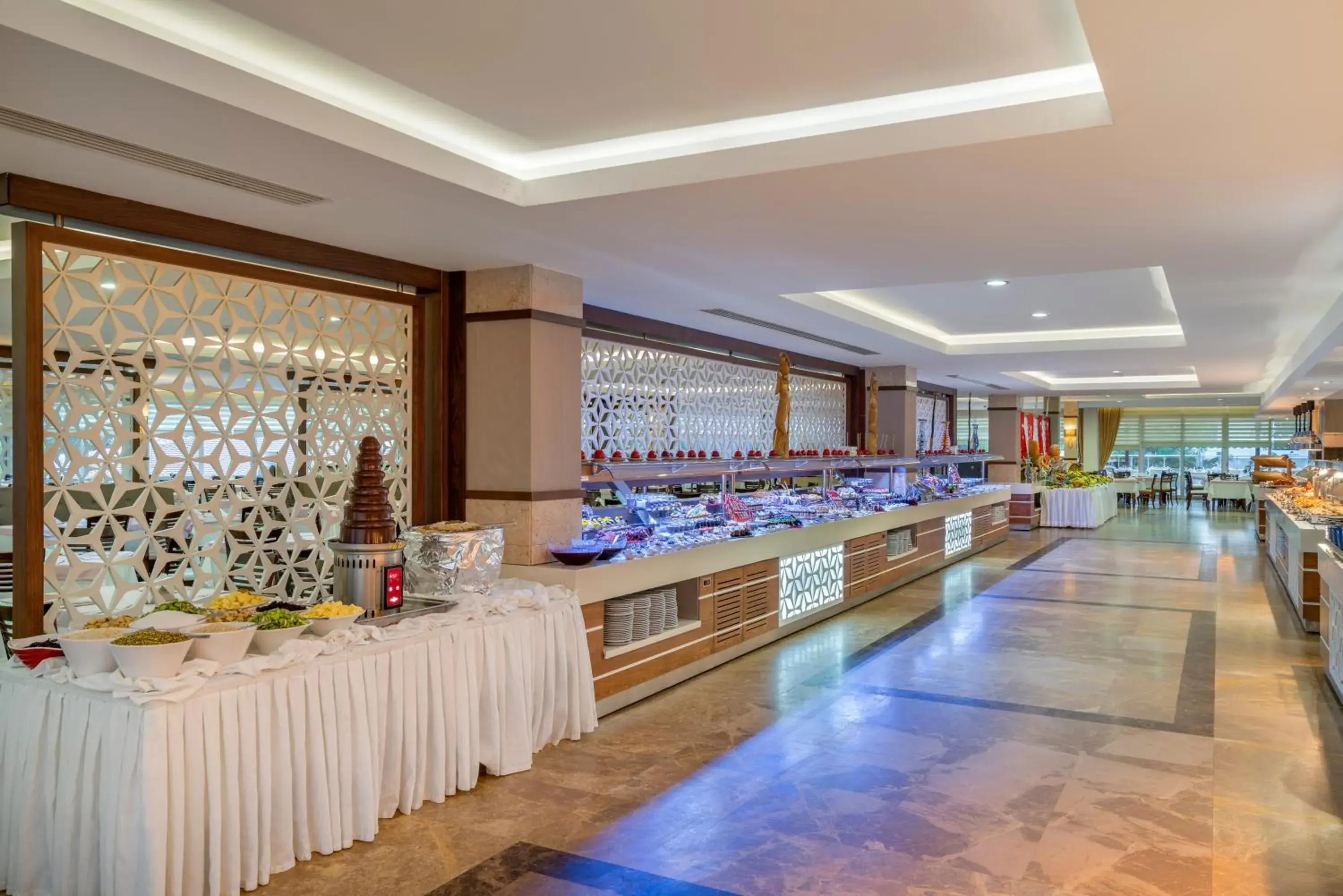 Restaurant/places to eat in Green Max Hotel Restaurant/places to eat in Green Max Hotel