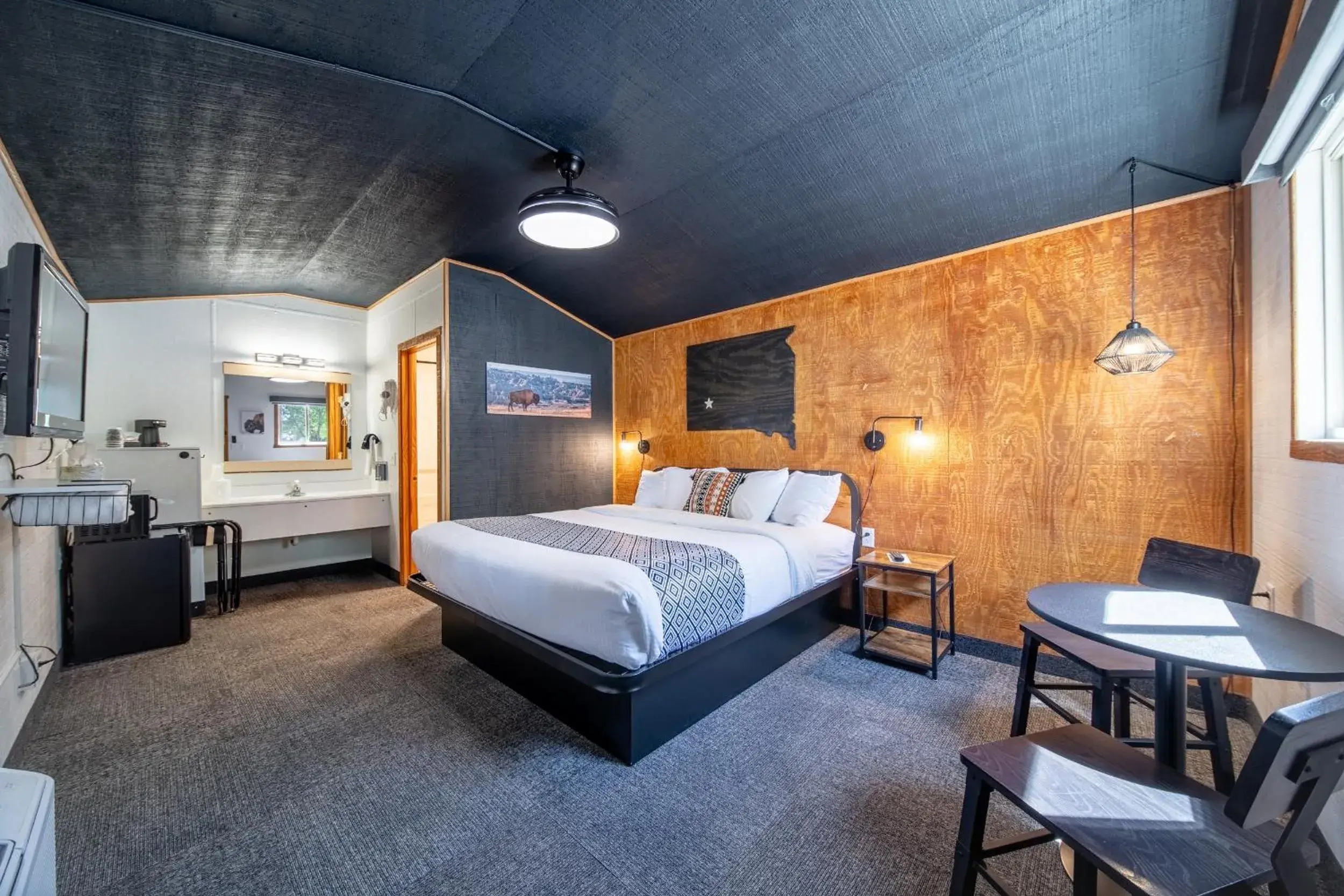 Superior King Room in Hansen Inn & Cabins Superior King Room in Hansen Inn & Cabins