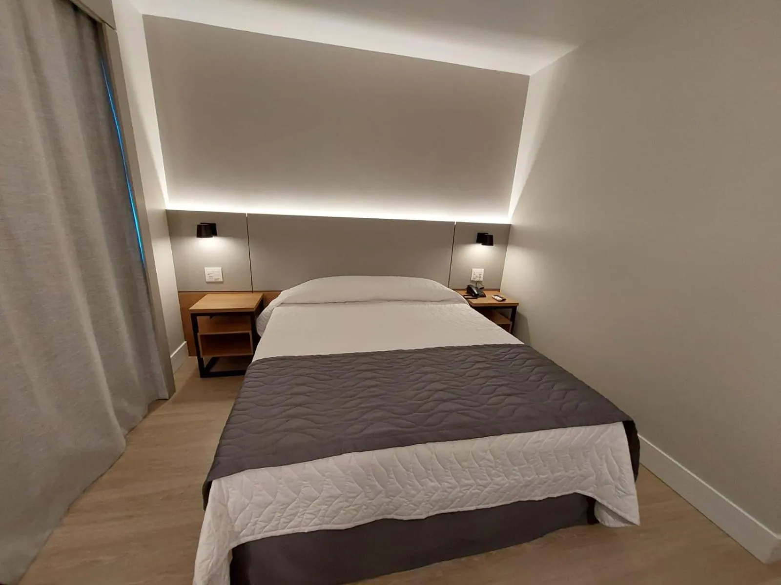 Bed in Mogano Business Hotel- ELETROPOSTO