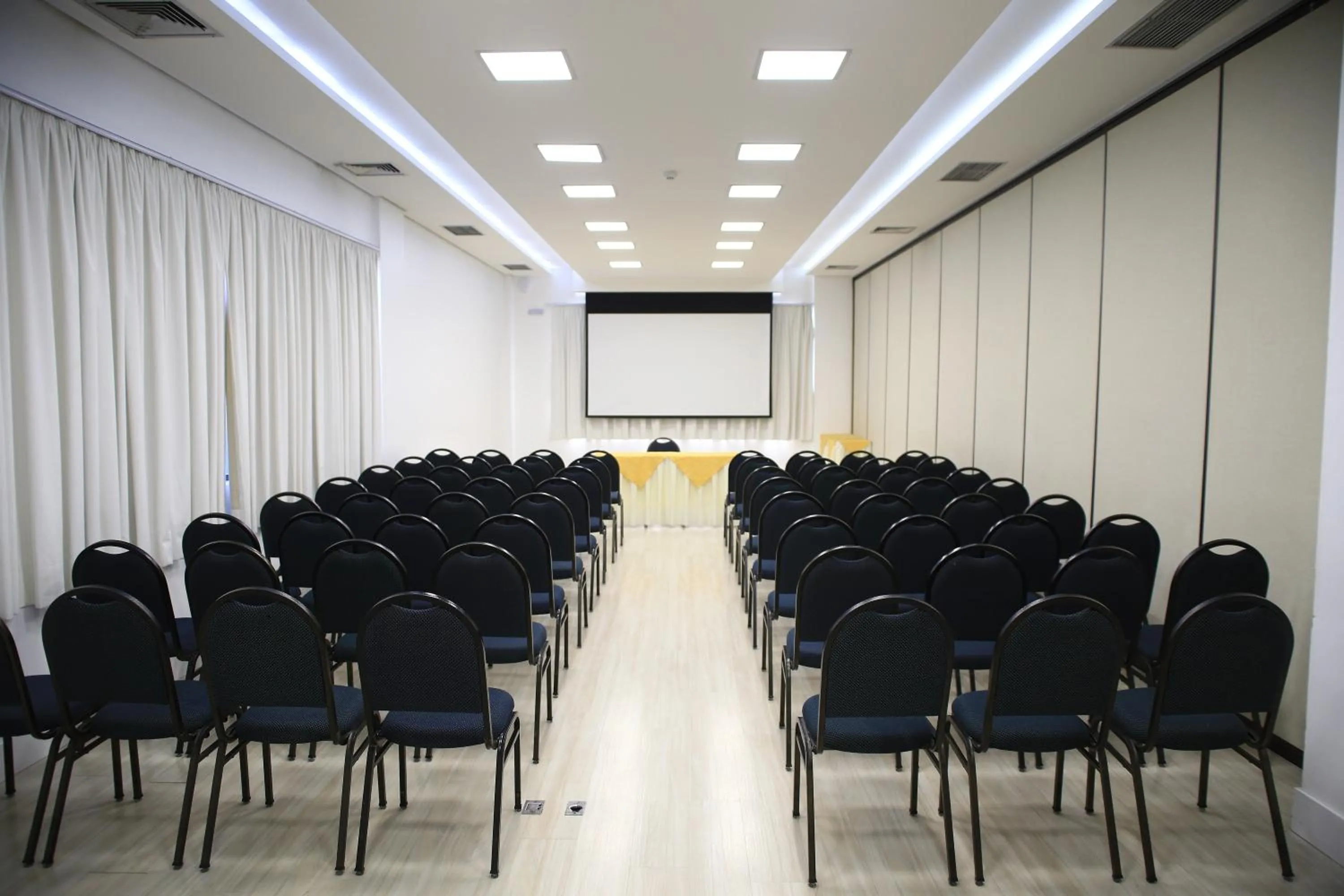 Business facilities in Mogano Business Hotel- ELETROPOSTO