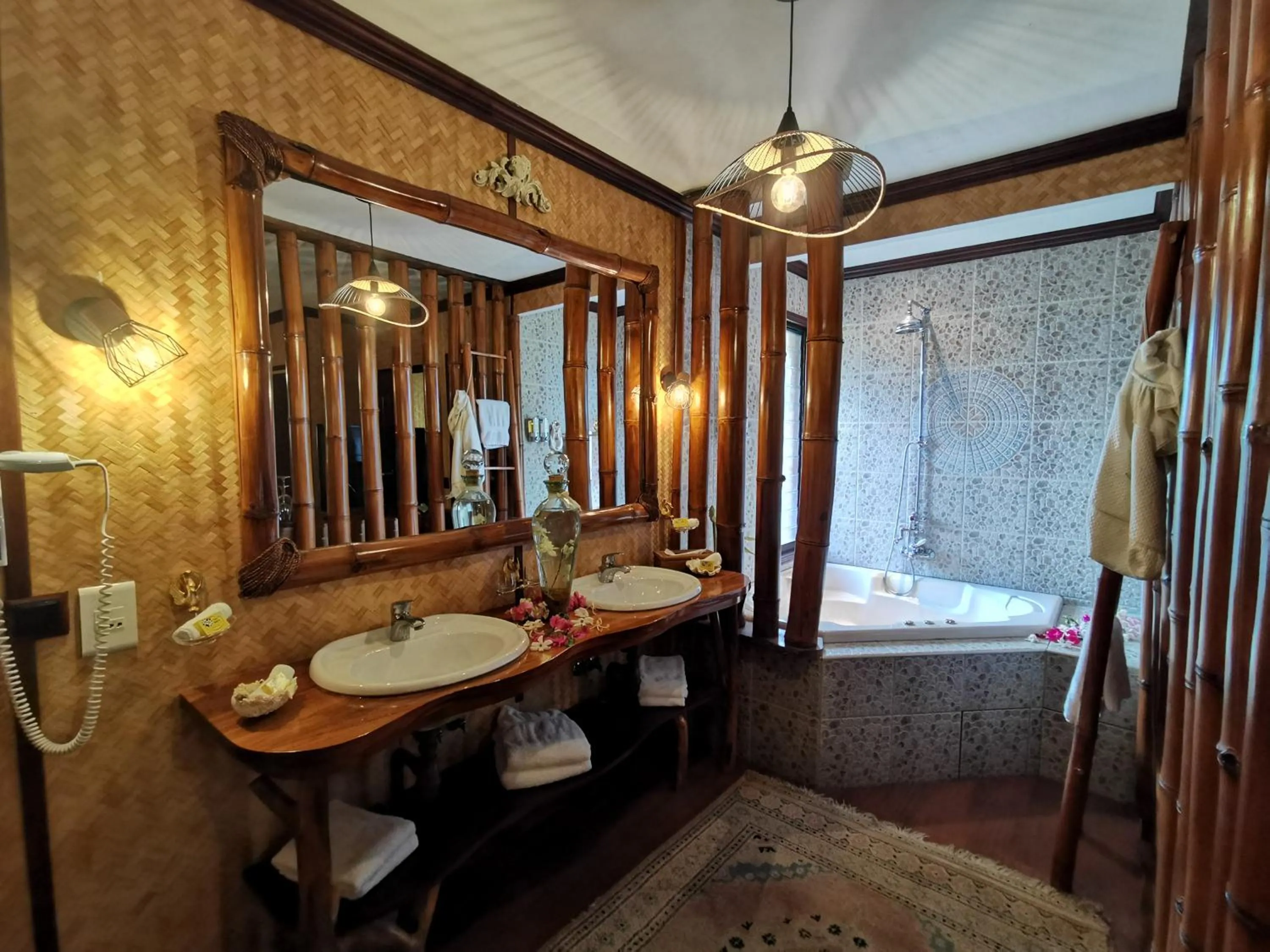 Bathroom in Hôtel Fenua Mata'i'oa