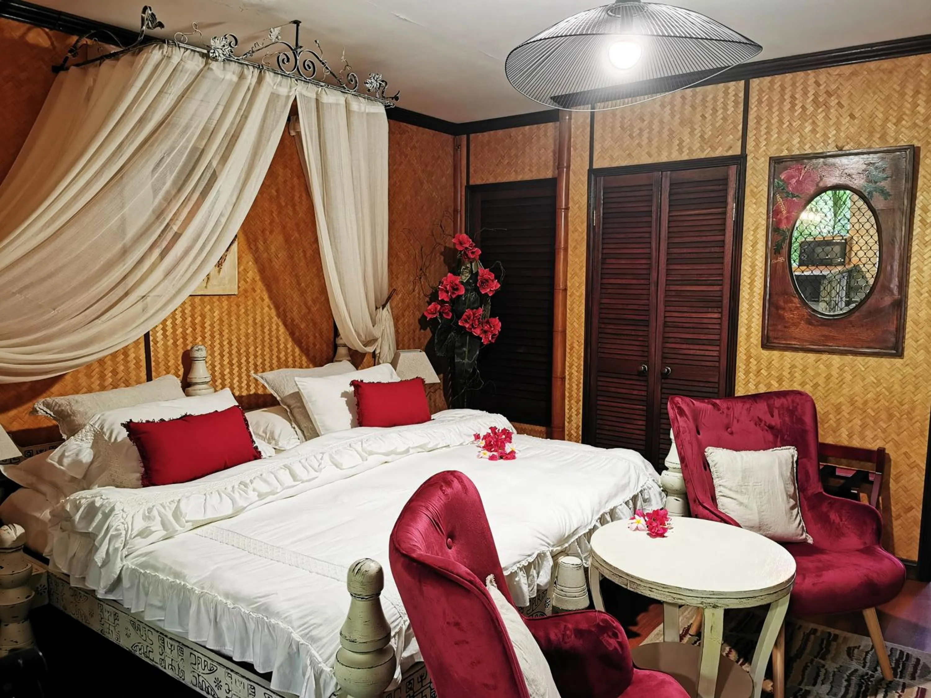 Bed in Hôtel Fenua Mata'i'oa