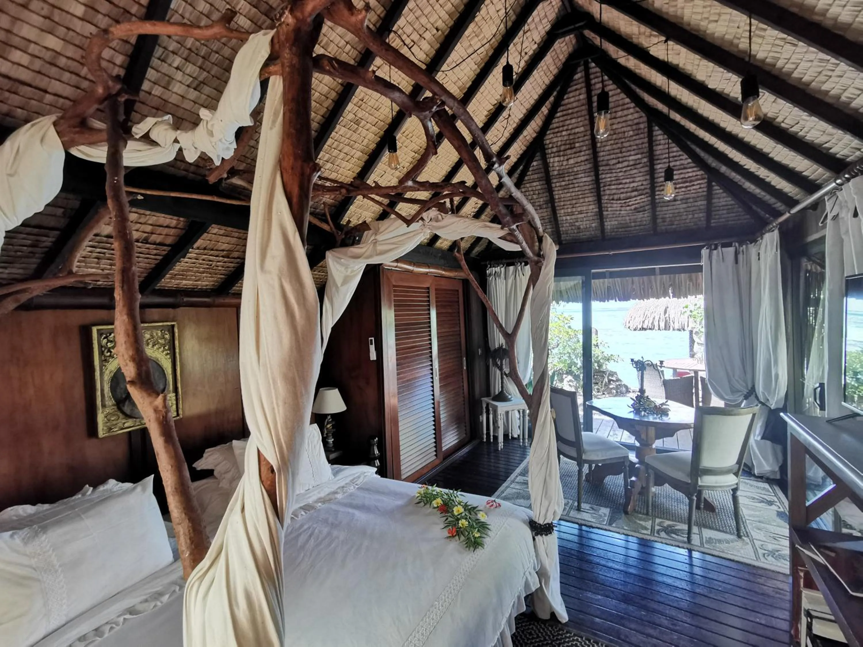 Bedroom, Bed in Hôtel Fenua Mata'i'oa