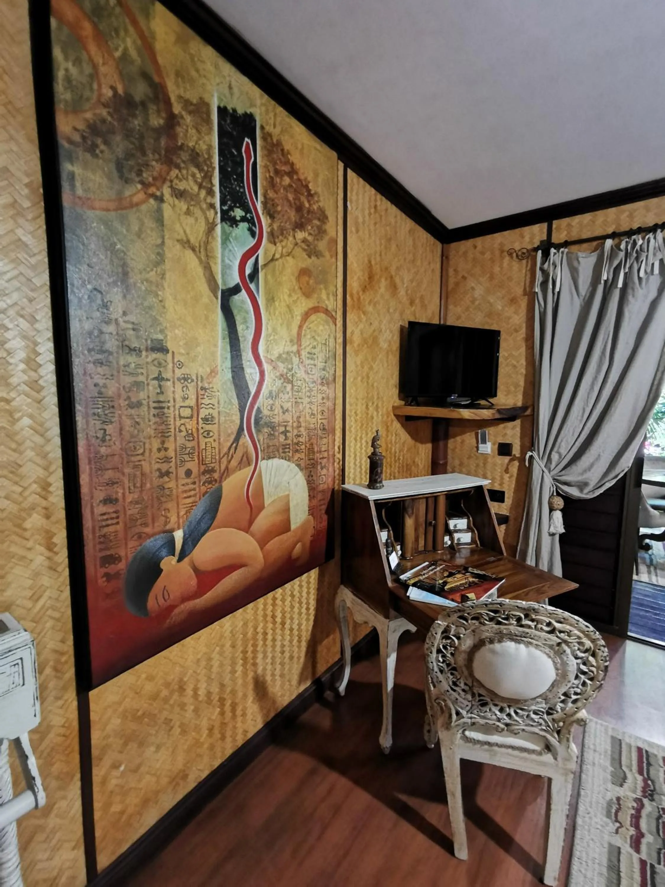 Decorative detail in Hôtel Fenua Mata'i'oa