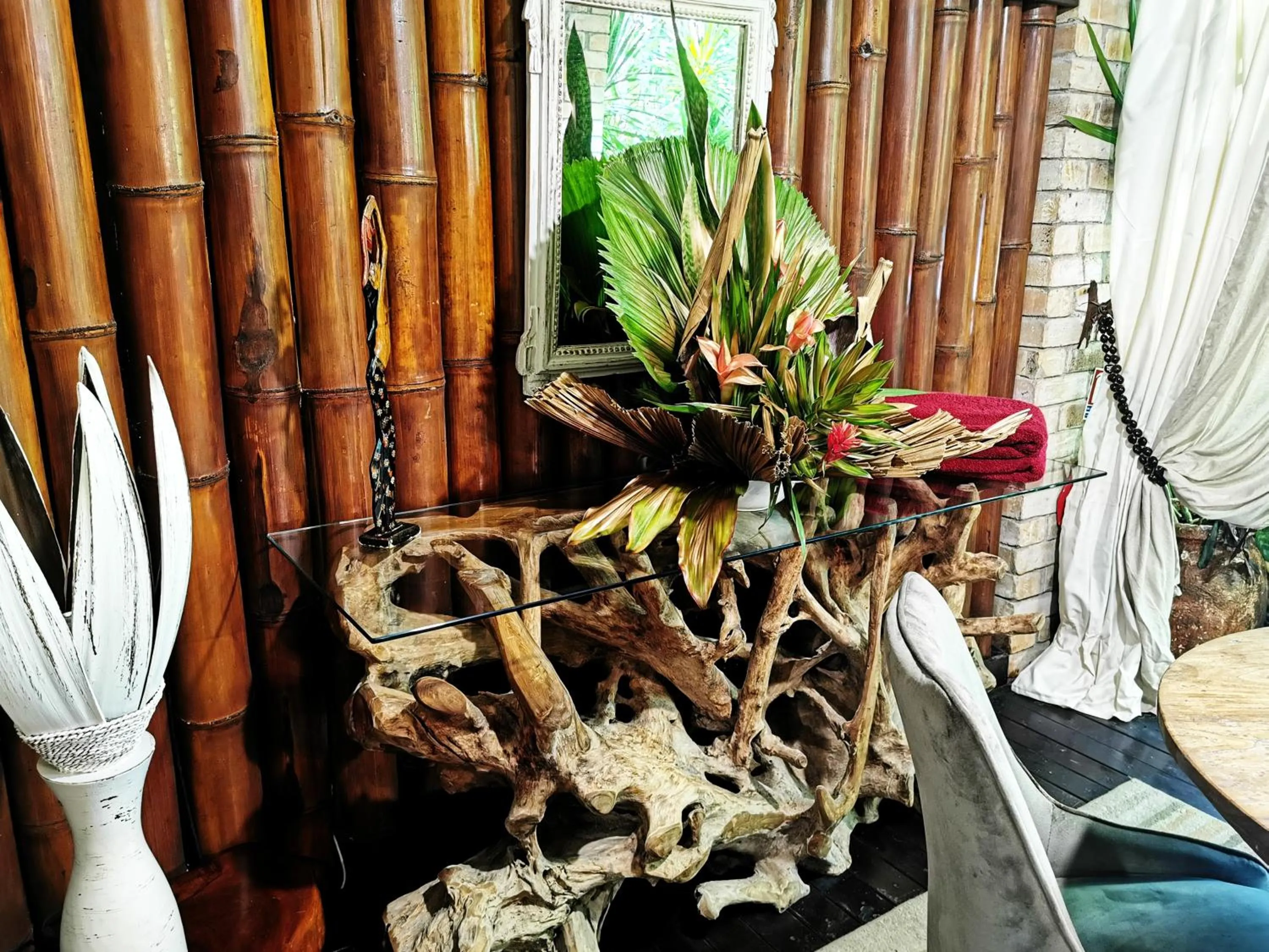 Decorative detail in Hôtel Fenua Mata'i'oa