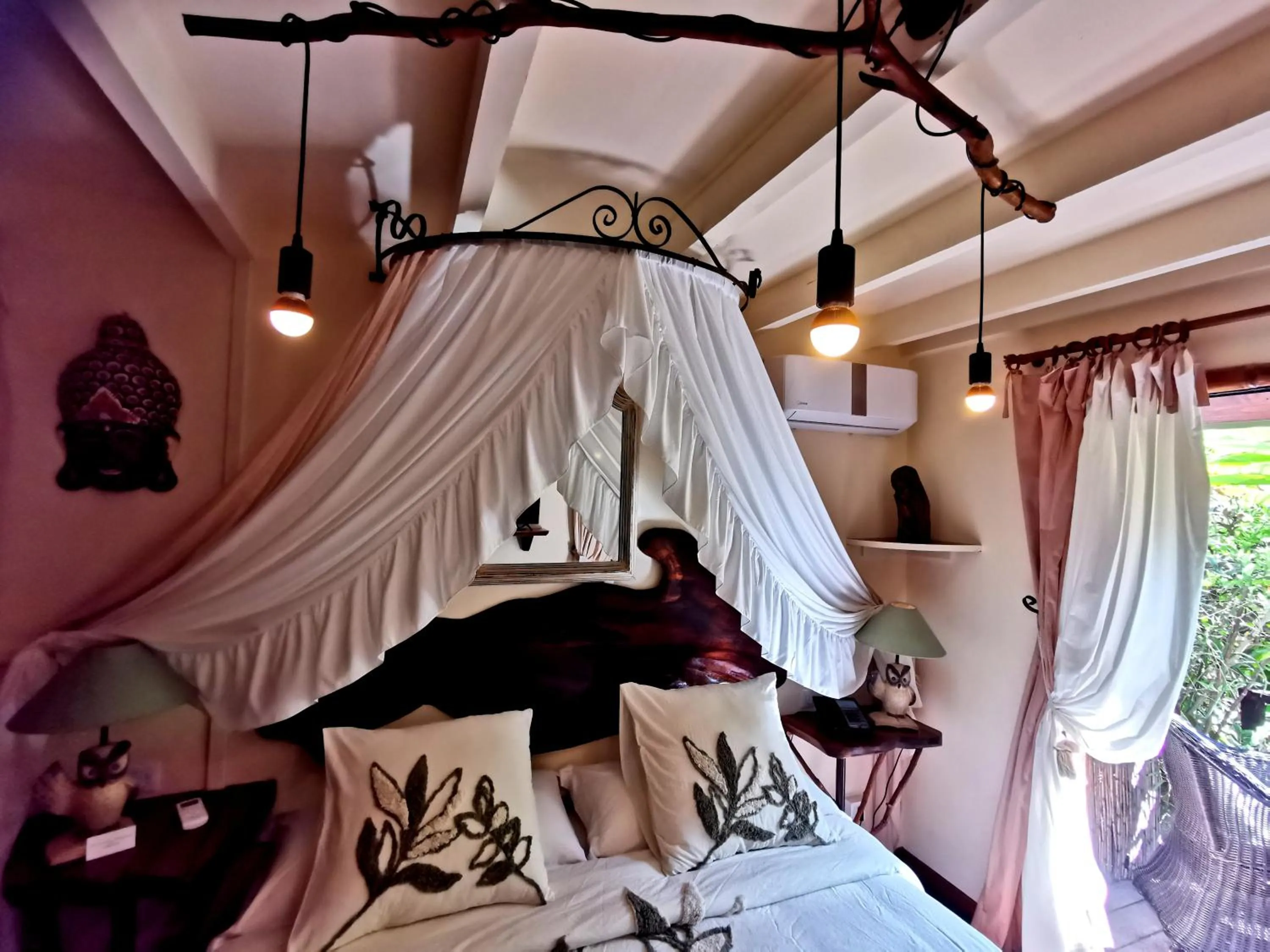 Bed in Hôtel Fenua Mata'i'oa