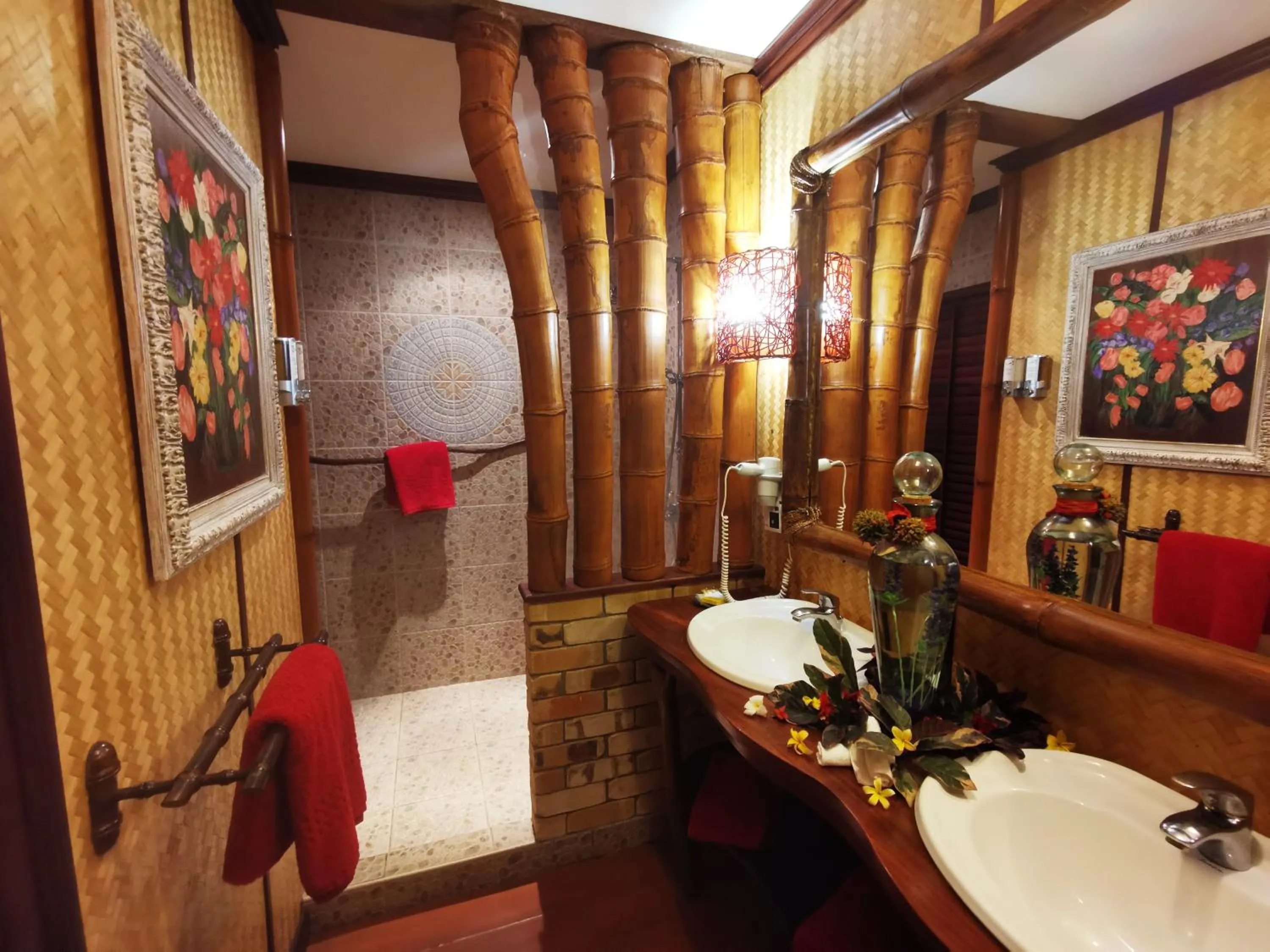Bathroom in Hôtel Fenua Mata'i'oa