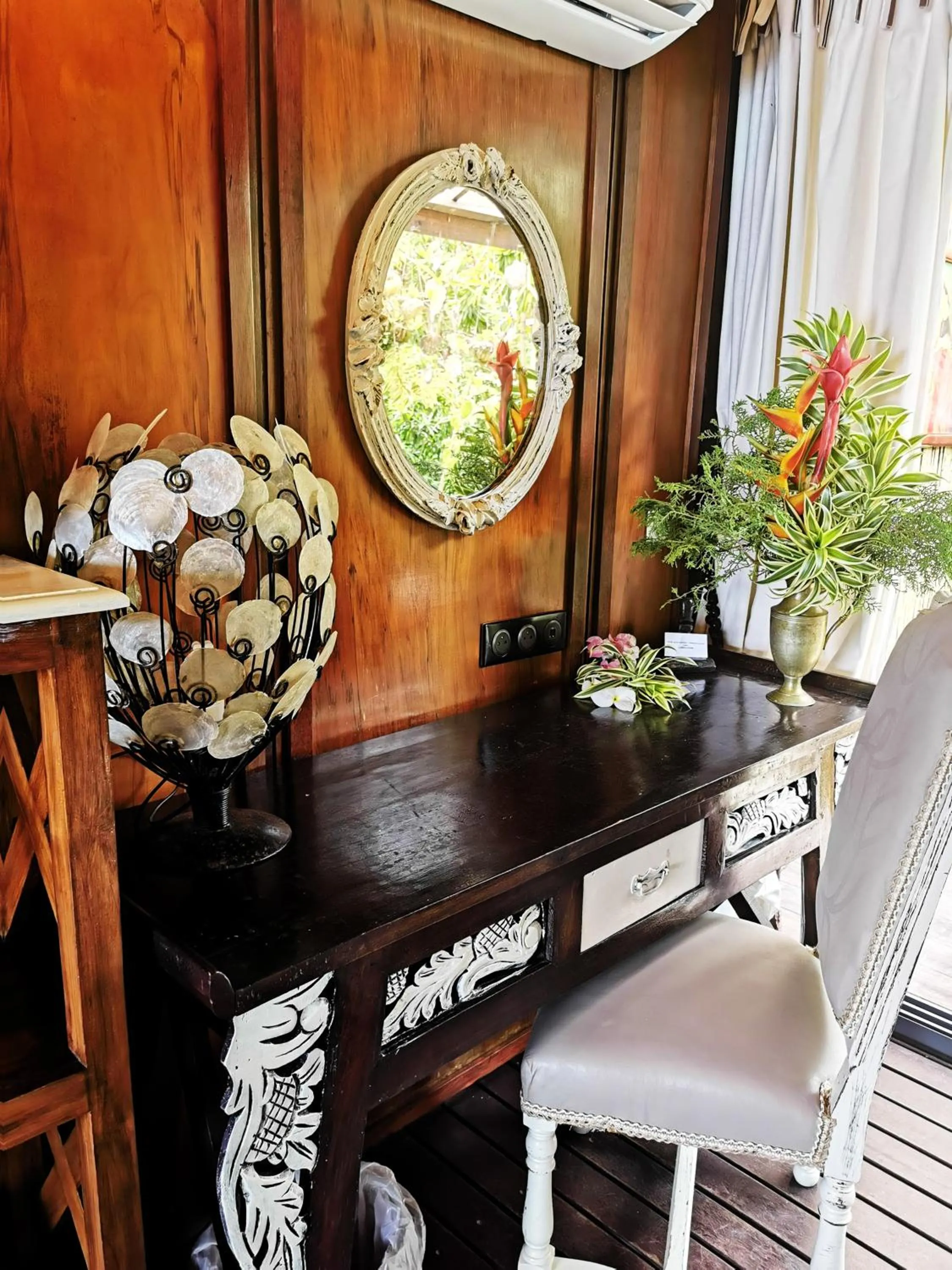 Decorative detail in Hôtel Fenua Mata'i'oa