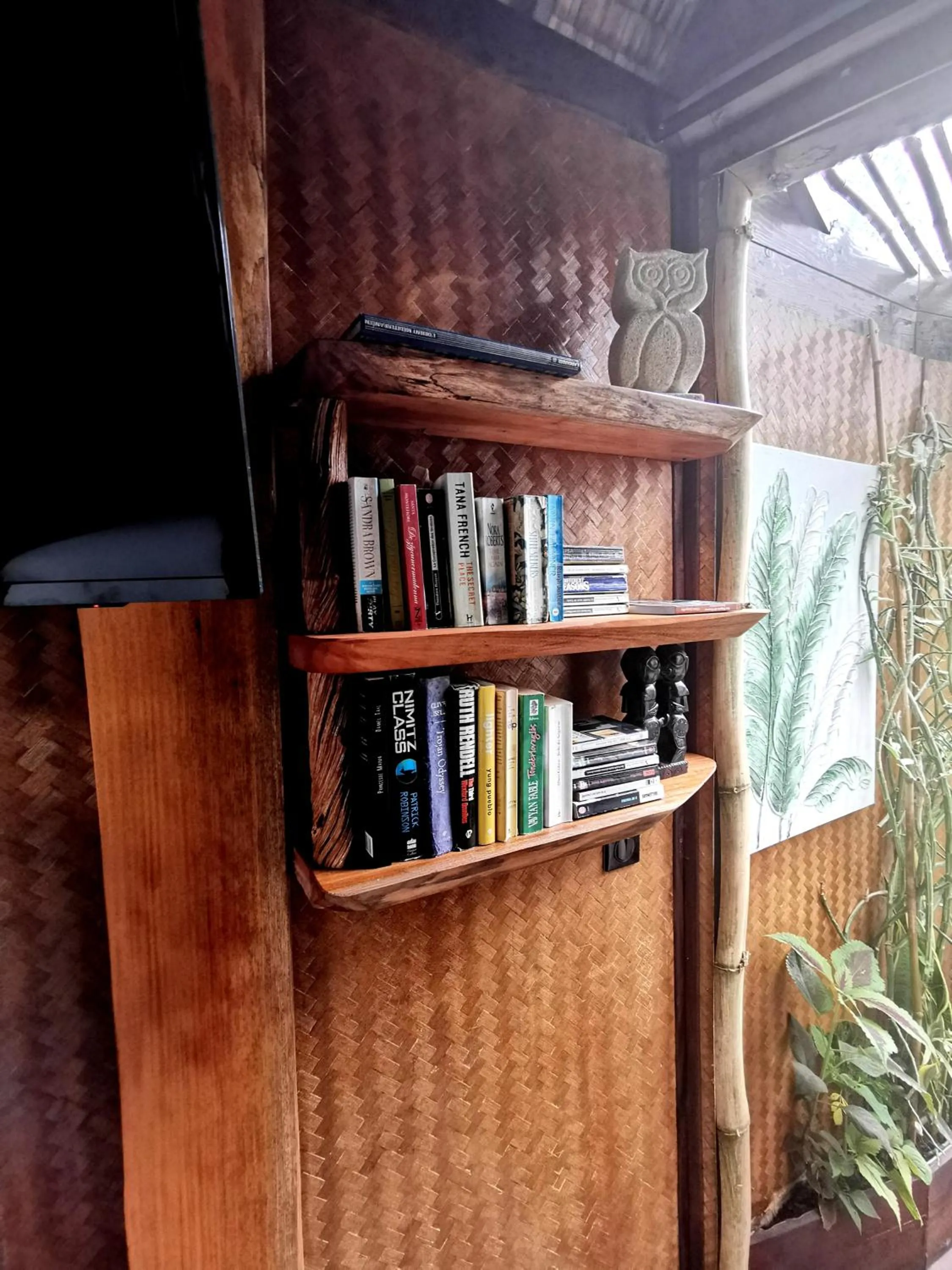 Library in Hôtel Fenua Mata'i'oa