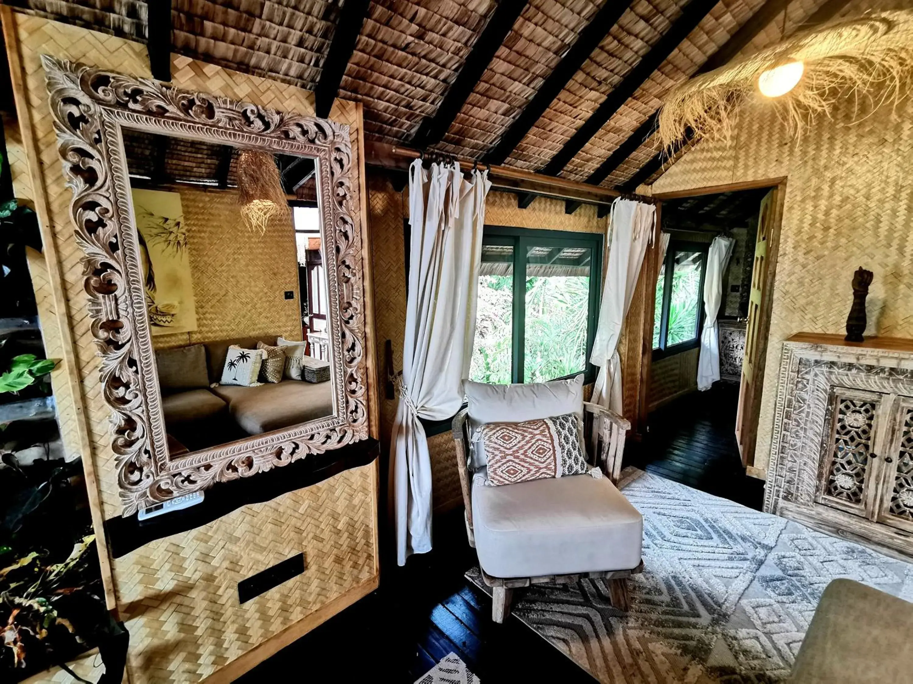 Living room, Bed in Hôtel Fenua Mata'i'oa Living room, Bed in Hôtel Fenua Mata'i'oa