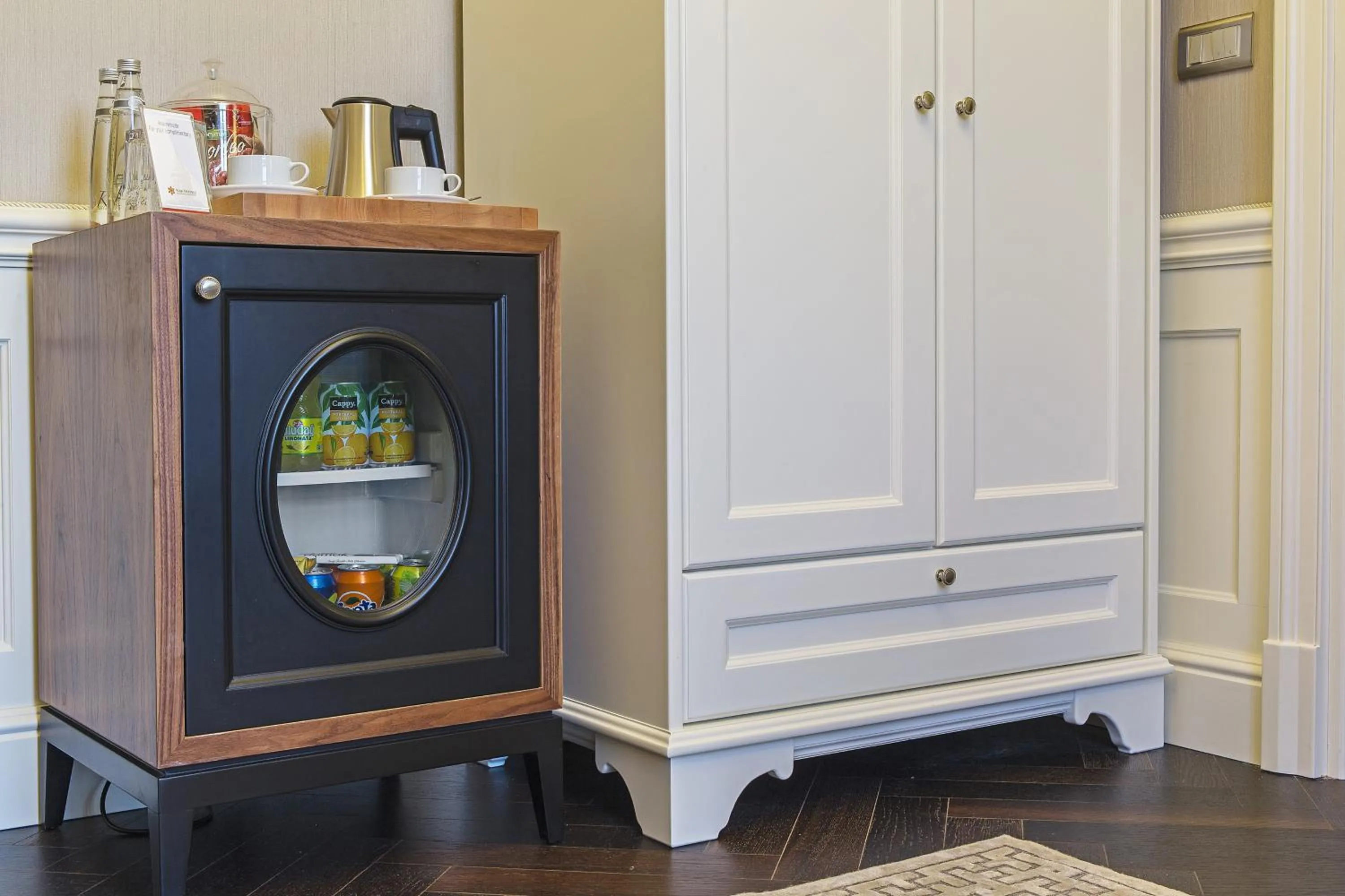 Decorative detail in Meroddi Bağdatlıyan - 1892 Heritage Rooms by Galata Tower