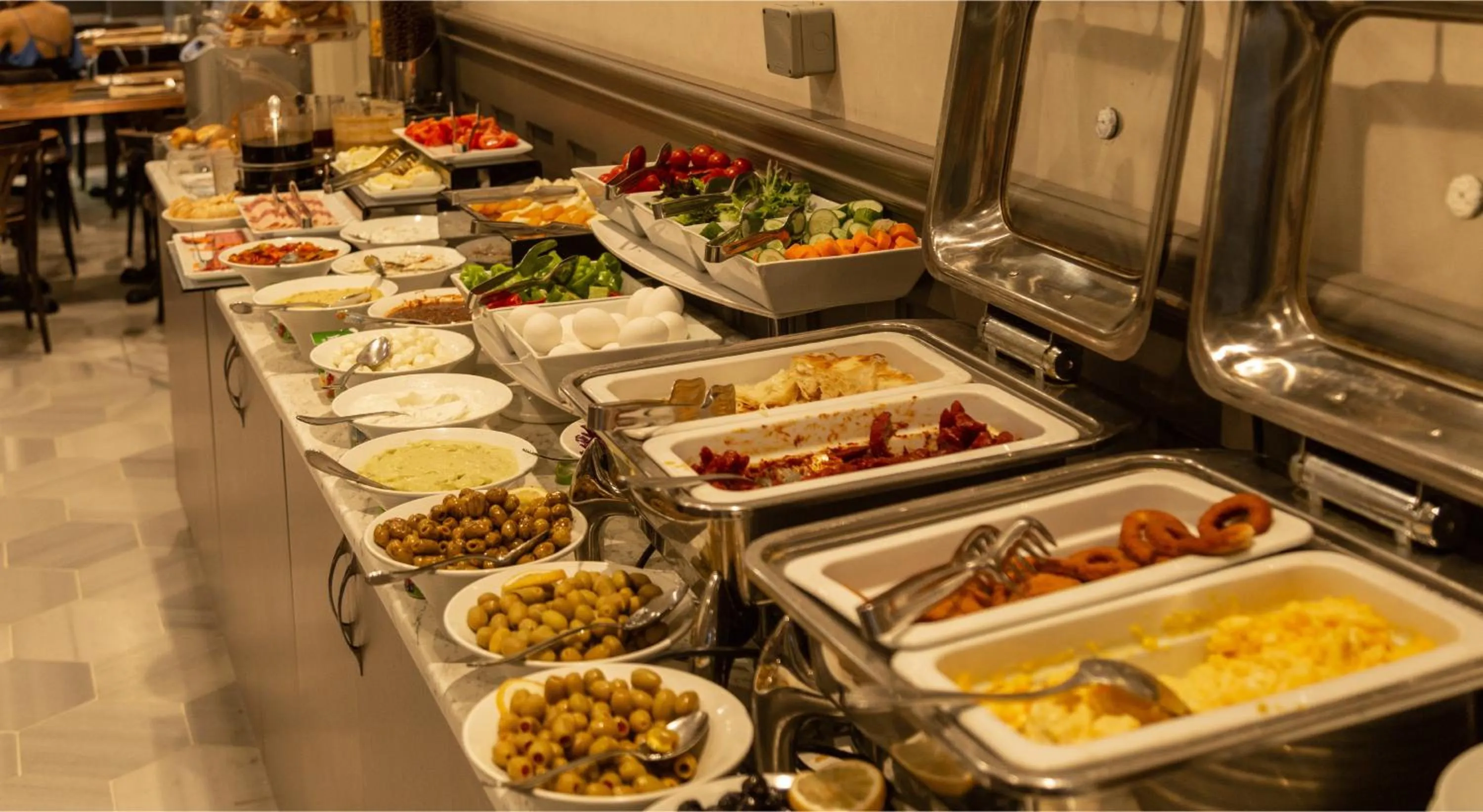 Breakfast in Meroddi Bağdatlıyan - 1892 Heritage Rooms by Galata Tower