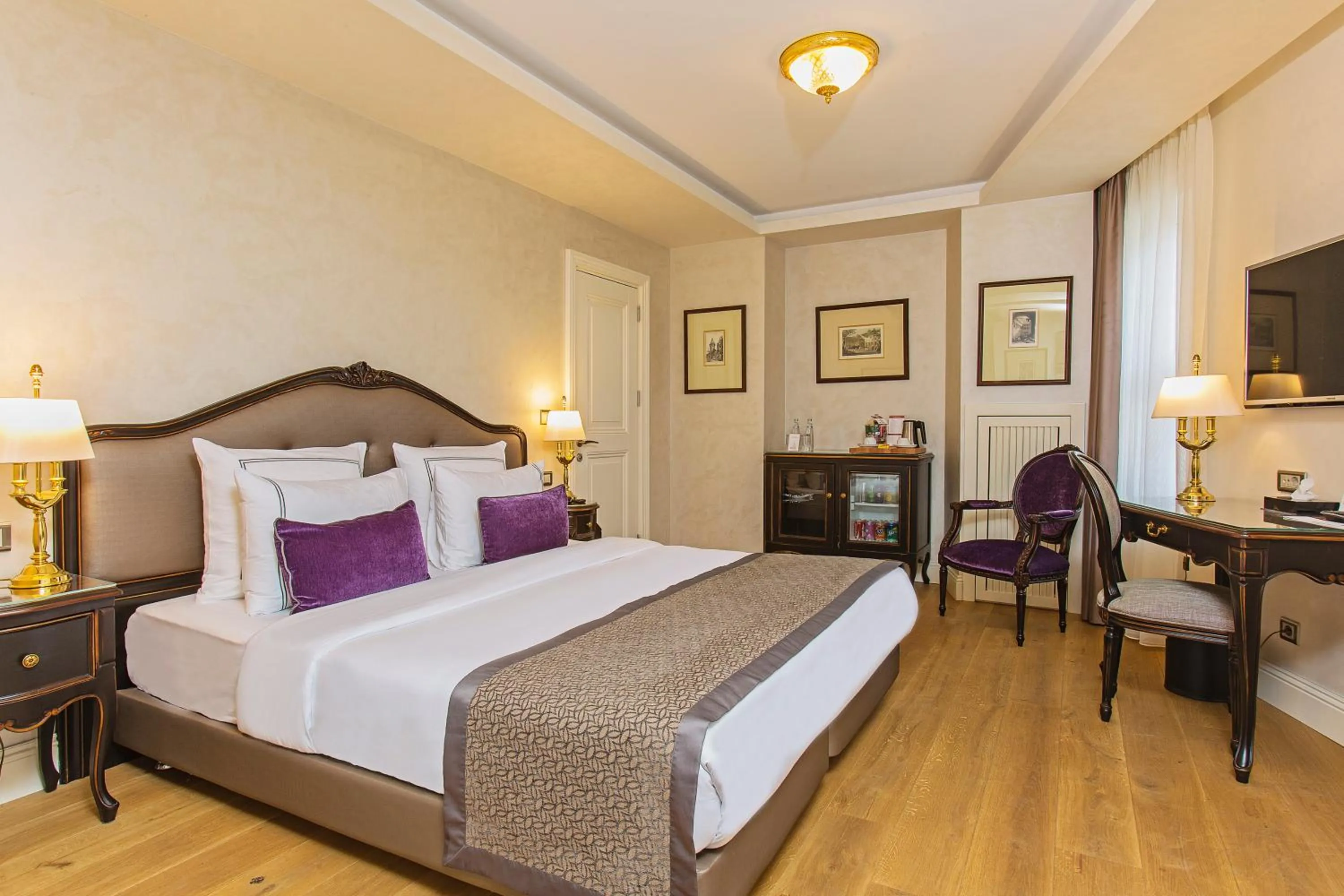 Bedroom, Bed in Meroddi Bağdatlıyan - 1892 Heritage Rooms by Galata Tower