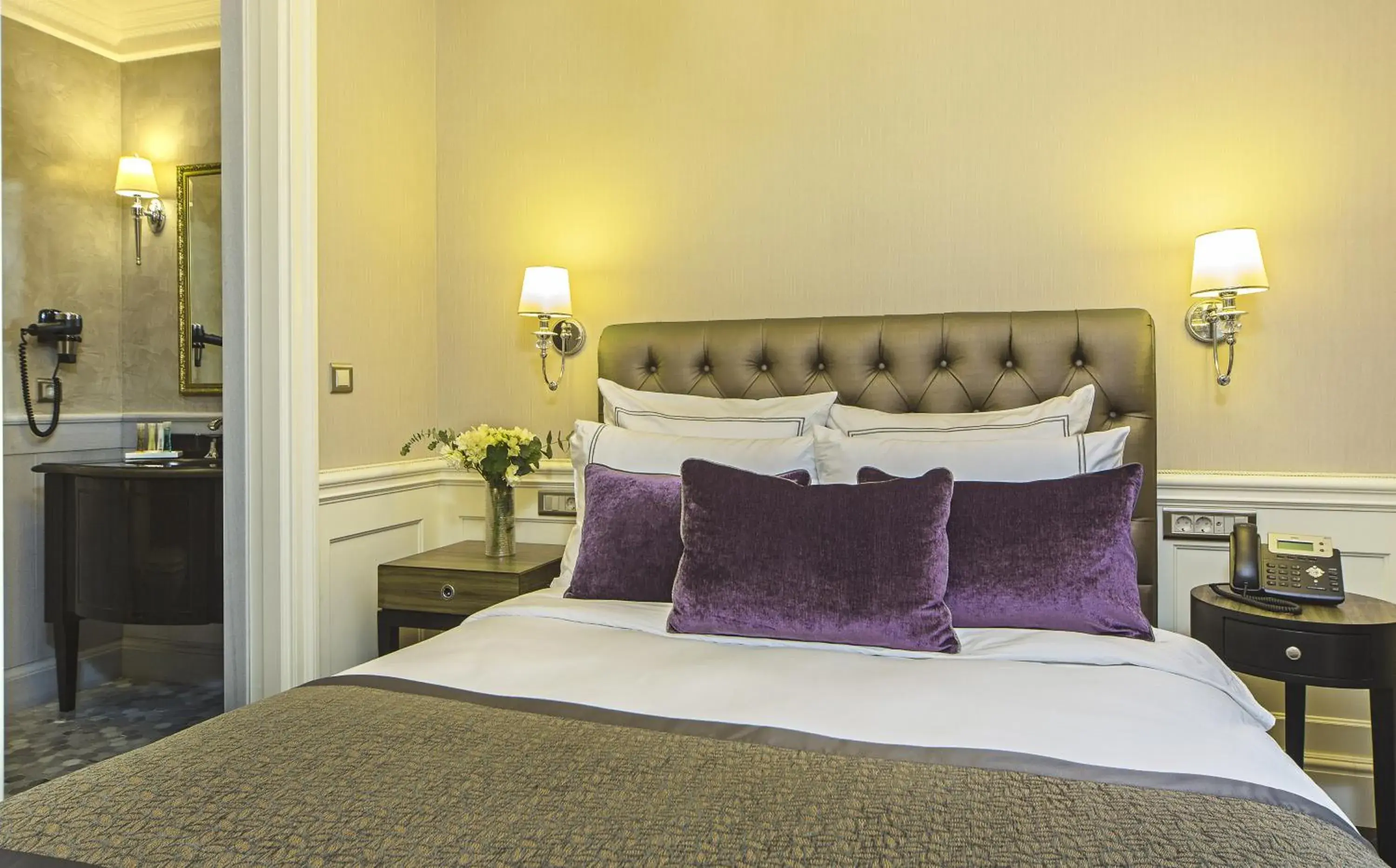 Bedroom, Bed in Meroddi Bağdatlıyan - 1892 Heritage Rooms by Galata Tower Bedroom, Bed in Meroddi Bağdatlıyan - 1892 Heritage Rooms by Galata Tower