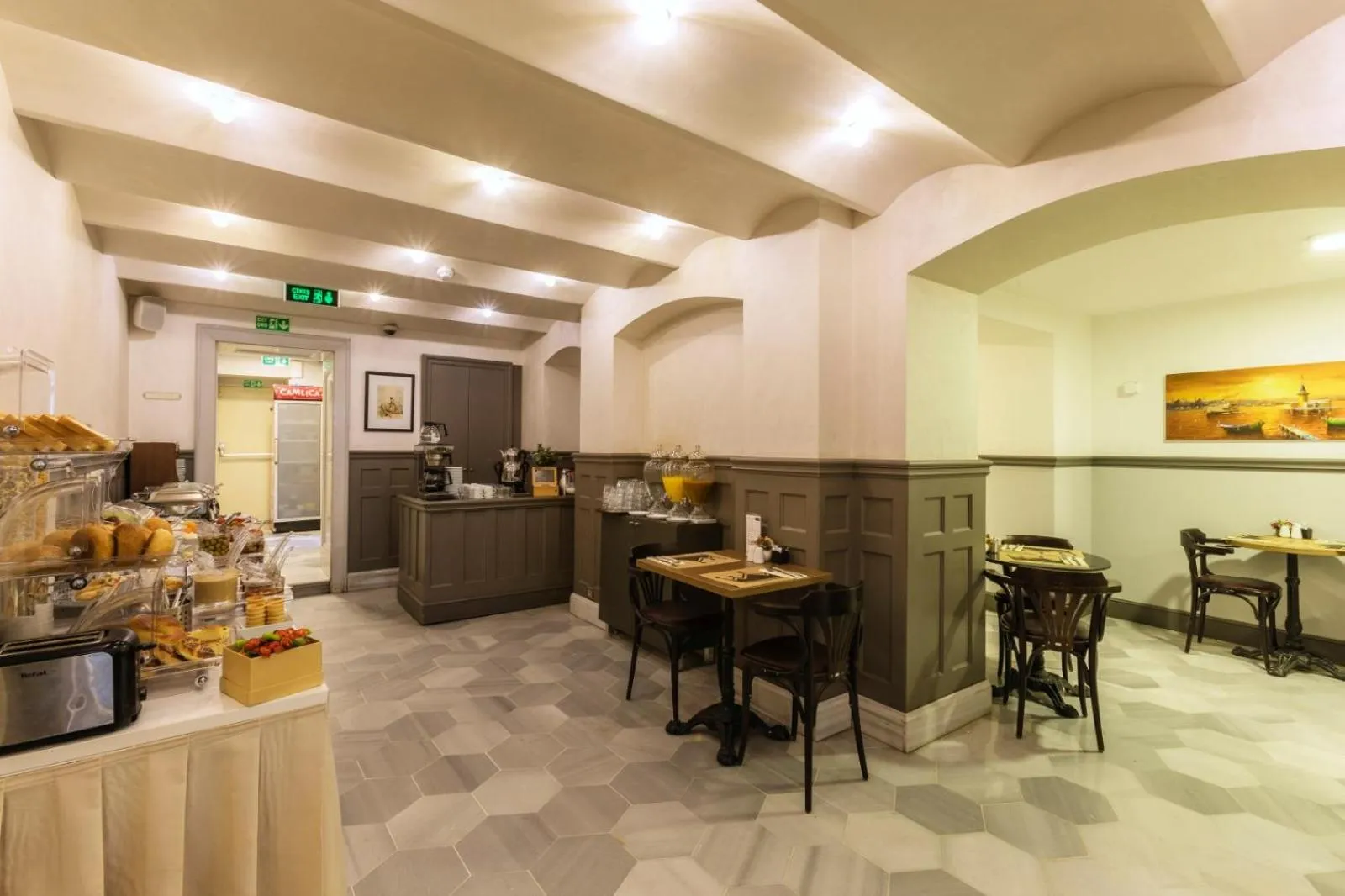 Restaurant/places to eat in Meroddi Bağdatlıyan - 1892 Heritage Rooms by Galata Tower