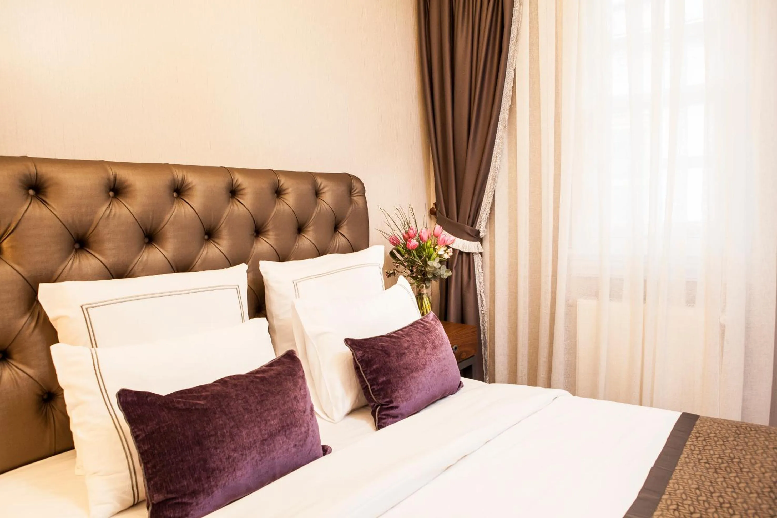 Bedroom, Bed in Meroddi Bağdatlıyan - 1892 Heritage Rooms by Galata Tower