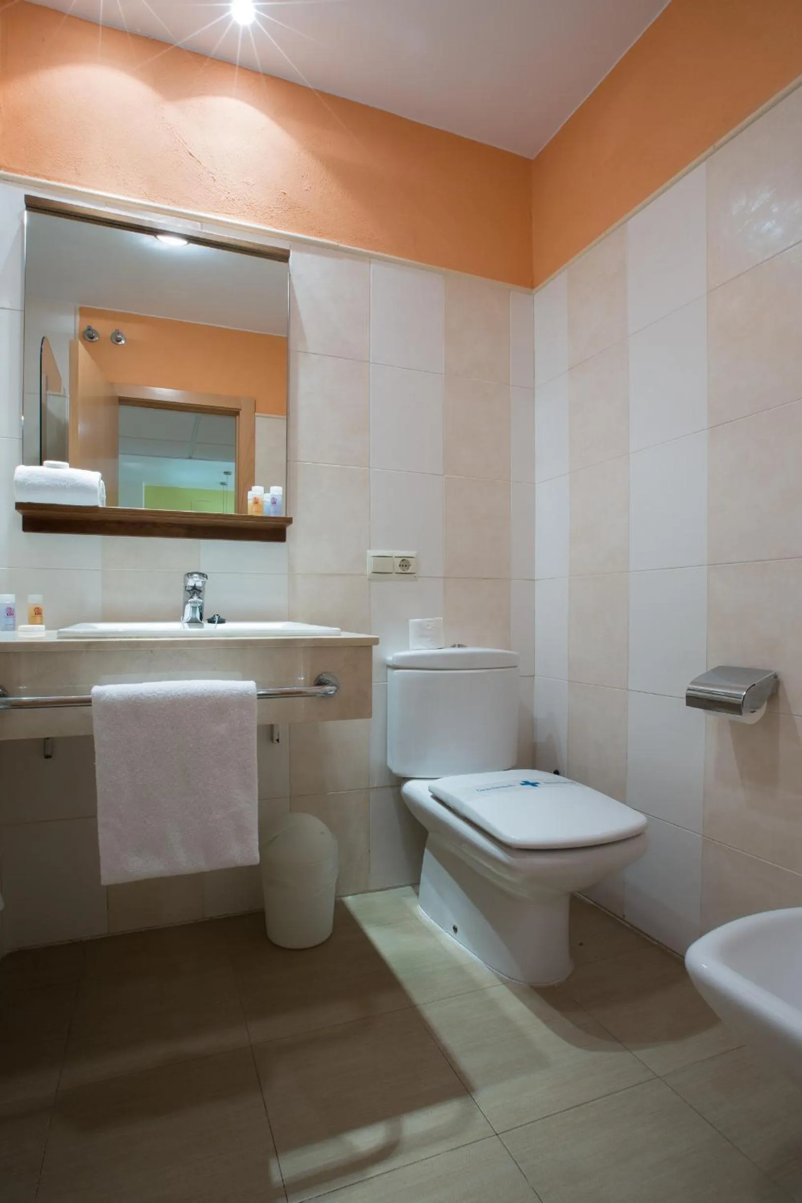 Bathroom in Leo Punta Umbría