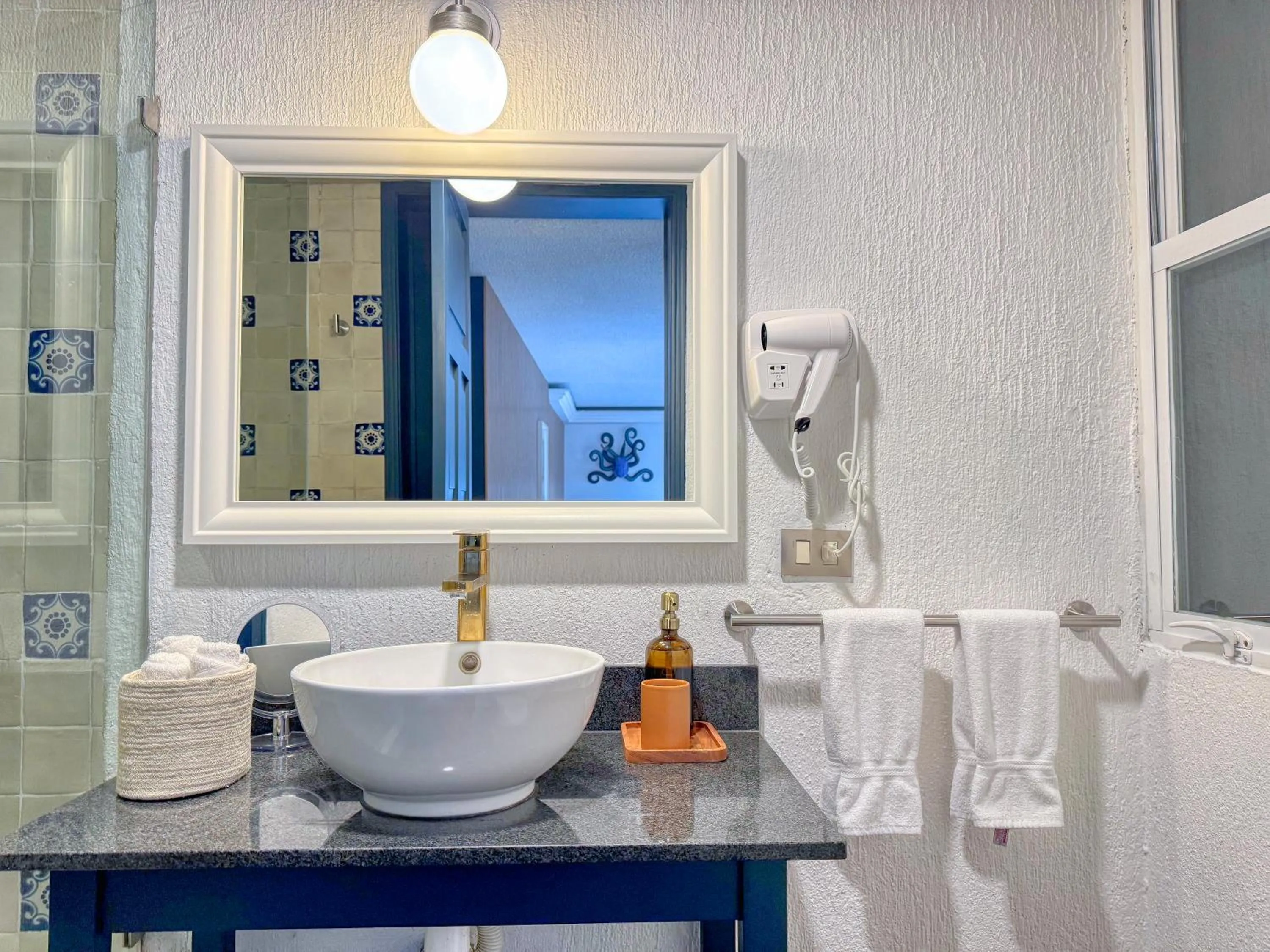 Shower in Hotel Boutique Casa Alebrije