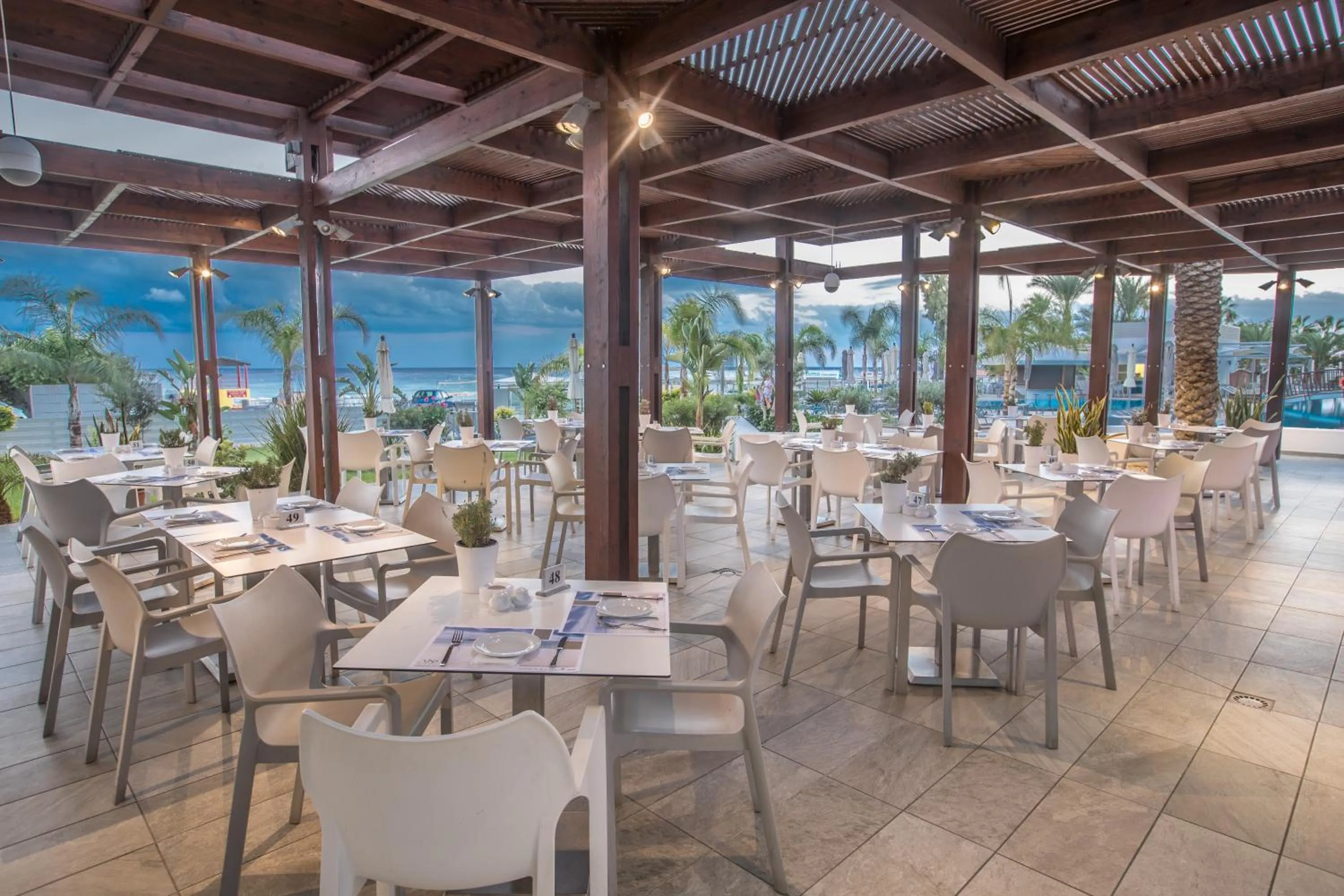 Restaurant/places to eat in Vassos Nissi Plage Hotel & Spa