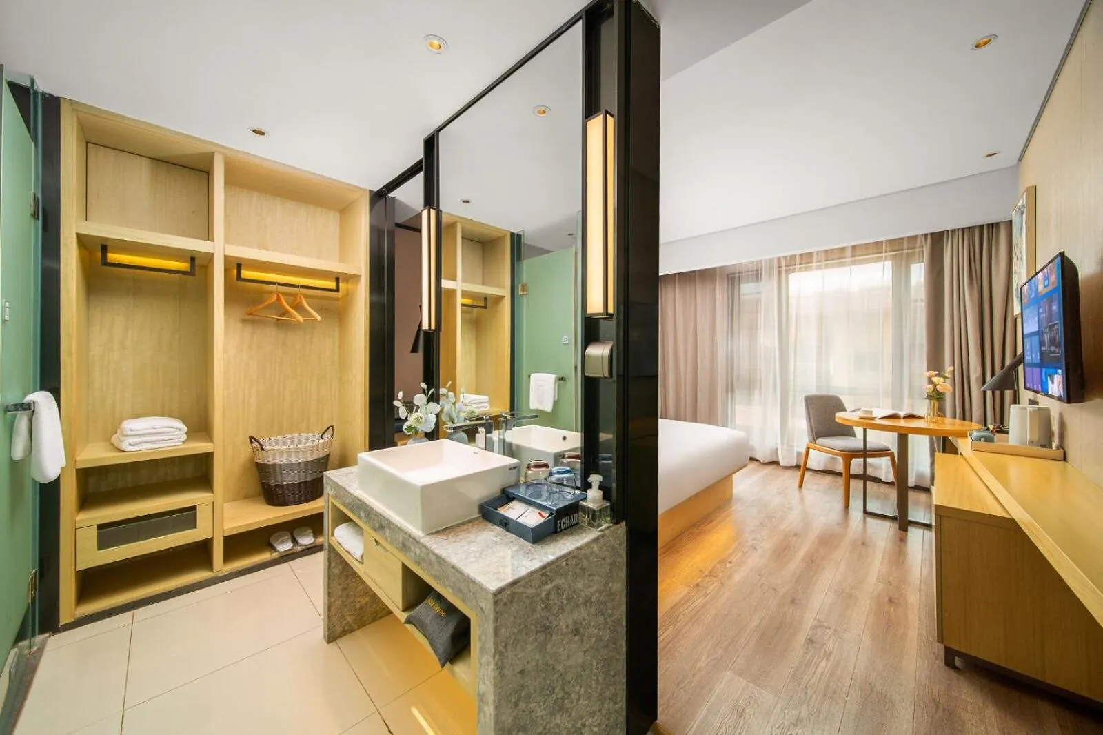 Photo of the whole room, Bed in Echarm Hotel Kunming Changshui International Airport