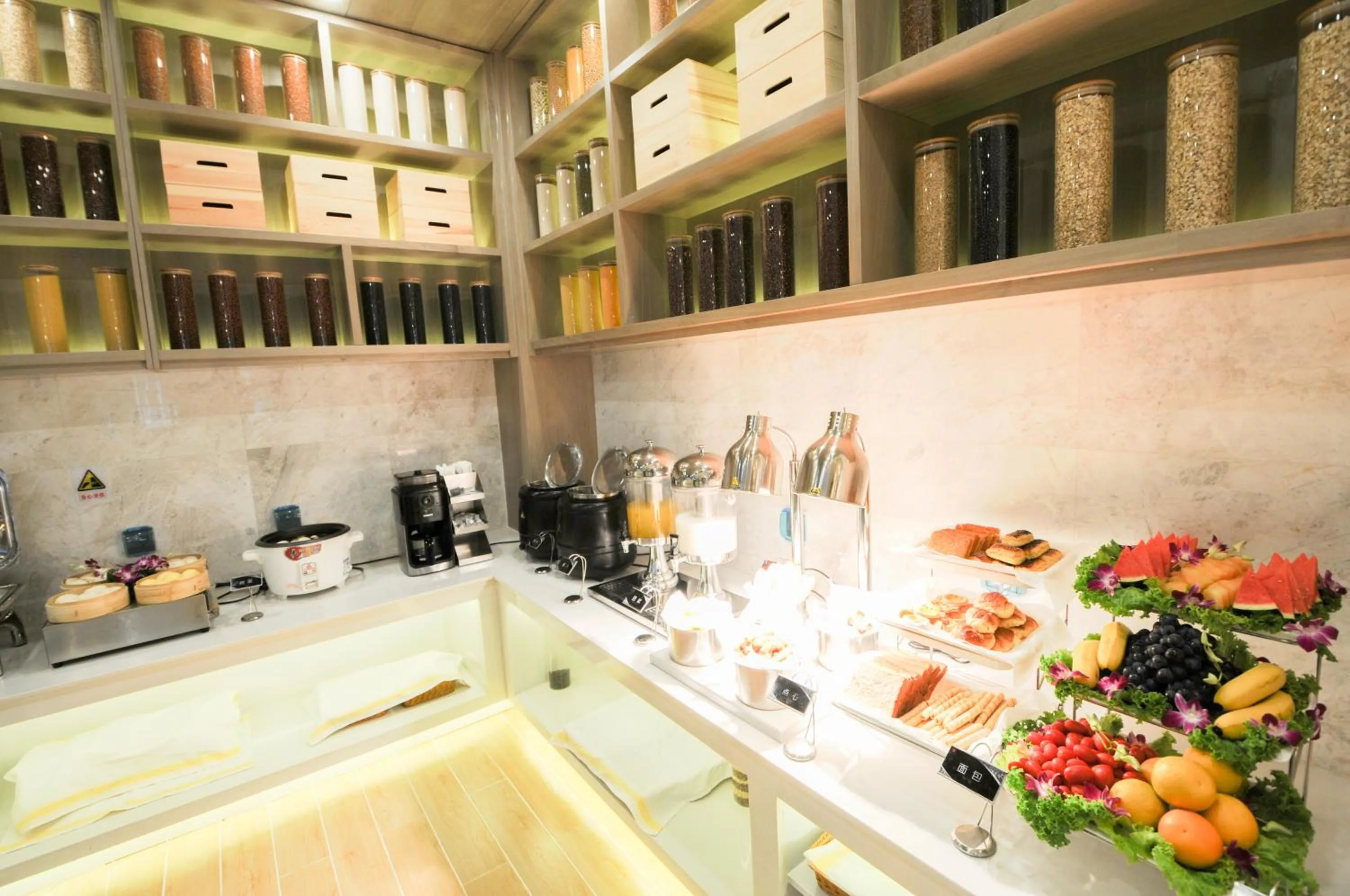 Breakfast in Echarm Hotel Kunming Changshui International Airport