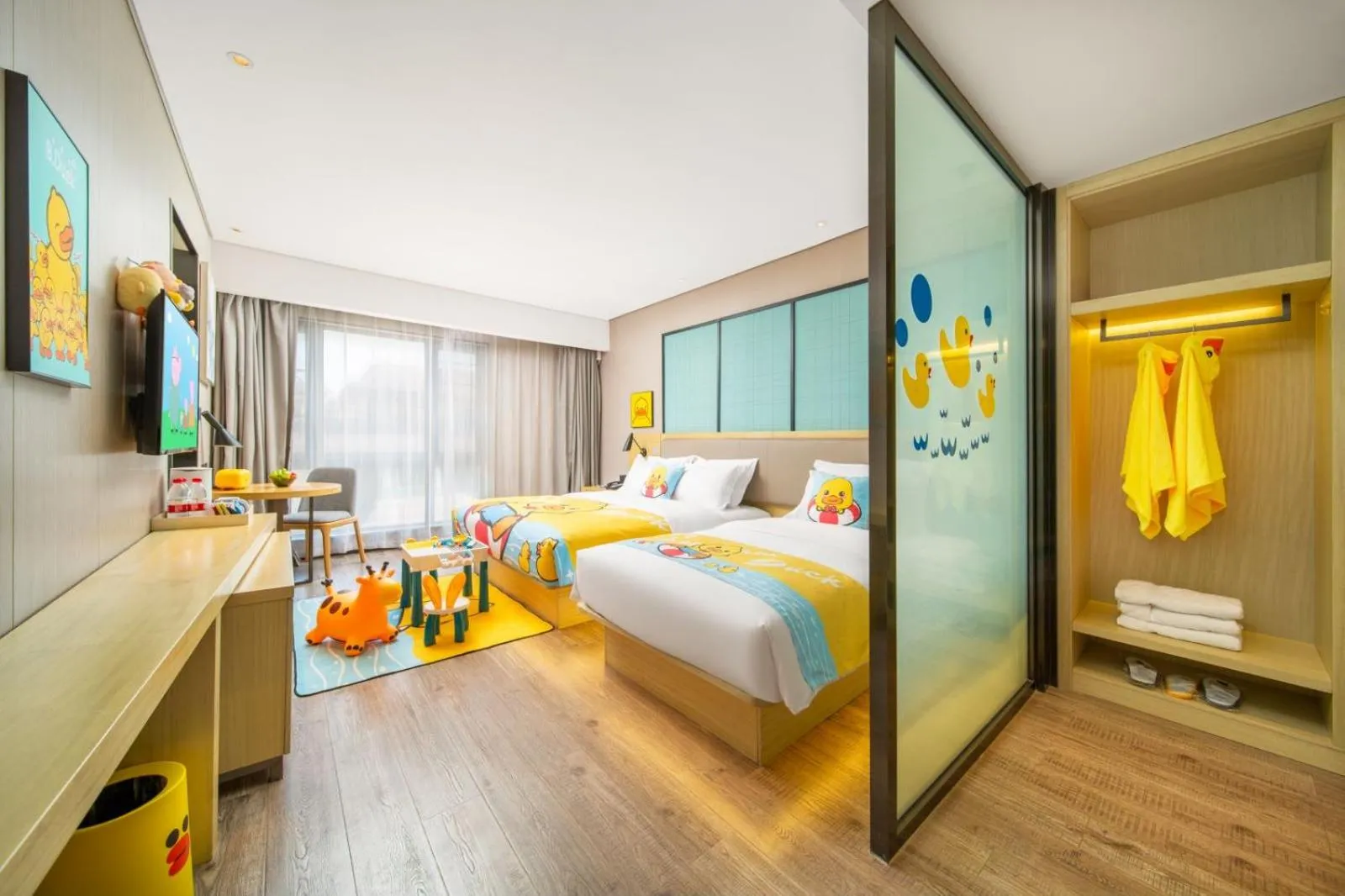 Photo of the whole room, Bed in Echarm Hotel Kunming Changshui International Airport